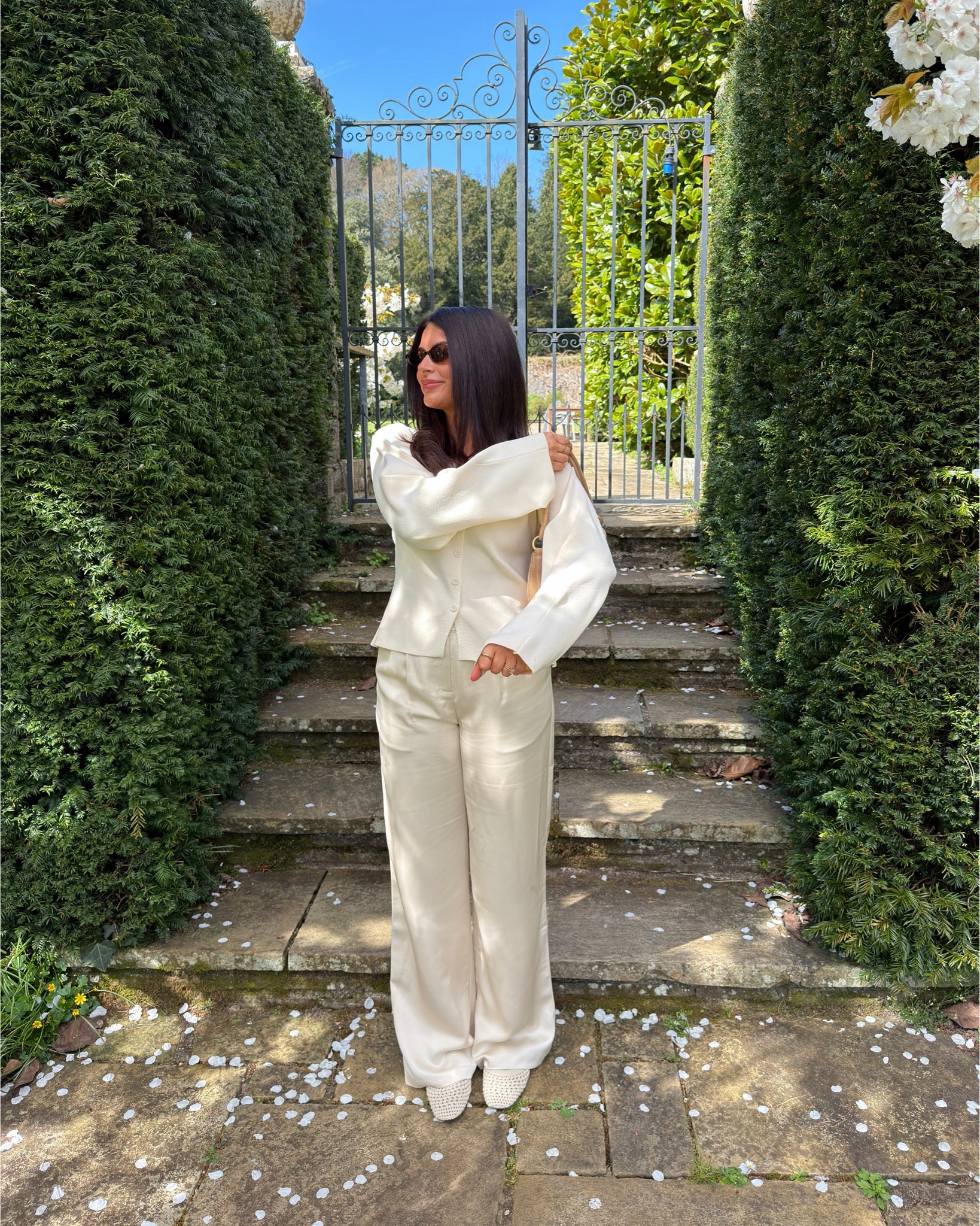 Spring neutrals 🤍

Jumper -size Small (but you could definitely down size as for a more fitted look as it was a little big in areas)

#LTKuk #LTKspring #LTKeurope