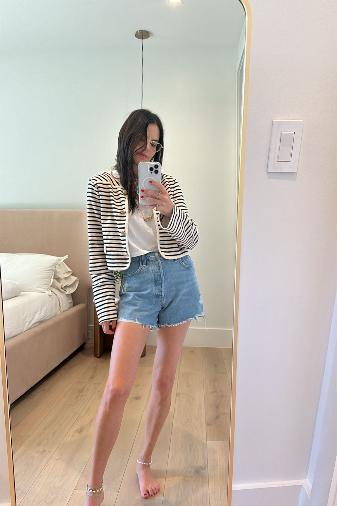 Cute and casual!! Love this elevated look!


Casual ootd - chic style - fashion - women’s fashion - fall fashion - styling - outfit inspo - denim - denim shorts

#LTKSeasonal #LTKStyleTip