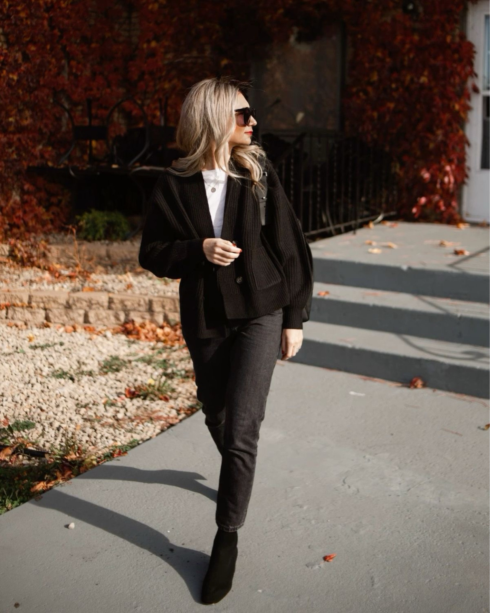 This outfit is making me want to pull out my Everlane Cheeky jeans again! I love an all black outfit for fall 🖤

#LTKSeasonal #LTKOver40