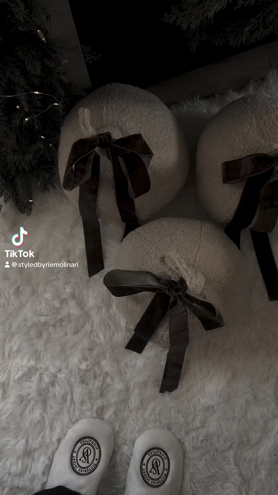 sneak peak of this years christmas decor, i added these sherpa ornament pillows and these gorgeous velvet bows for that extra magical holiday touch. psssst....theyre also on sale for #cybermonday


Christmas, Christmas Decor

#LTKHoliday #LTKHome #LTKCyberWeek