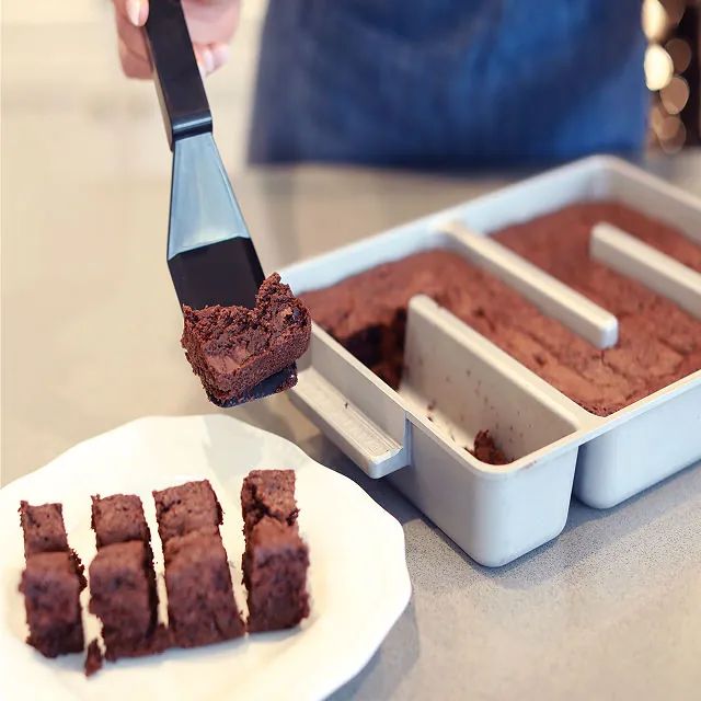 Edge Lover's Brownie Pan | UncommonGoods