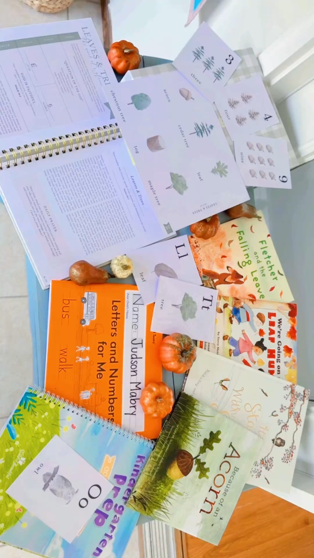 Started a fun 💛 new homeschool preschool ✏️ unit 📖 this week all about leaves 🍂 and trees 🌳- so much fun!! 🤩 I love being “mommy teacher,” 👩‍🏫 so!! 🫶🏽