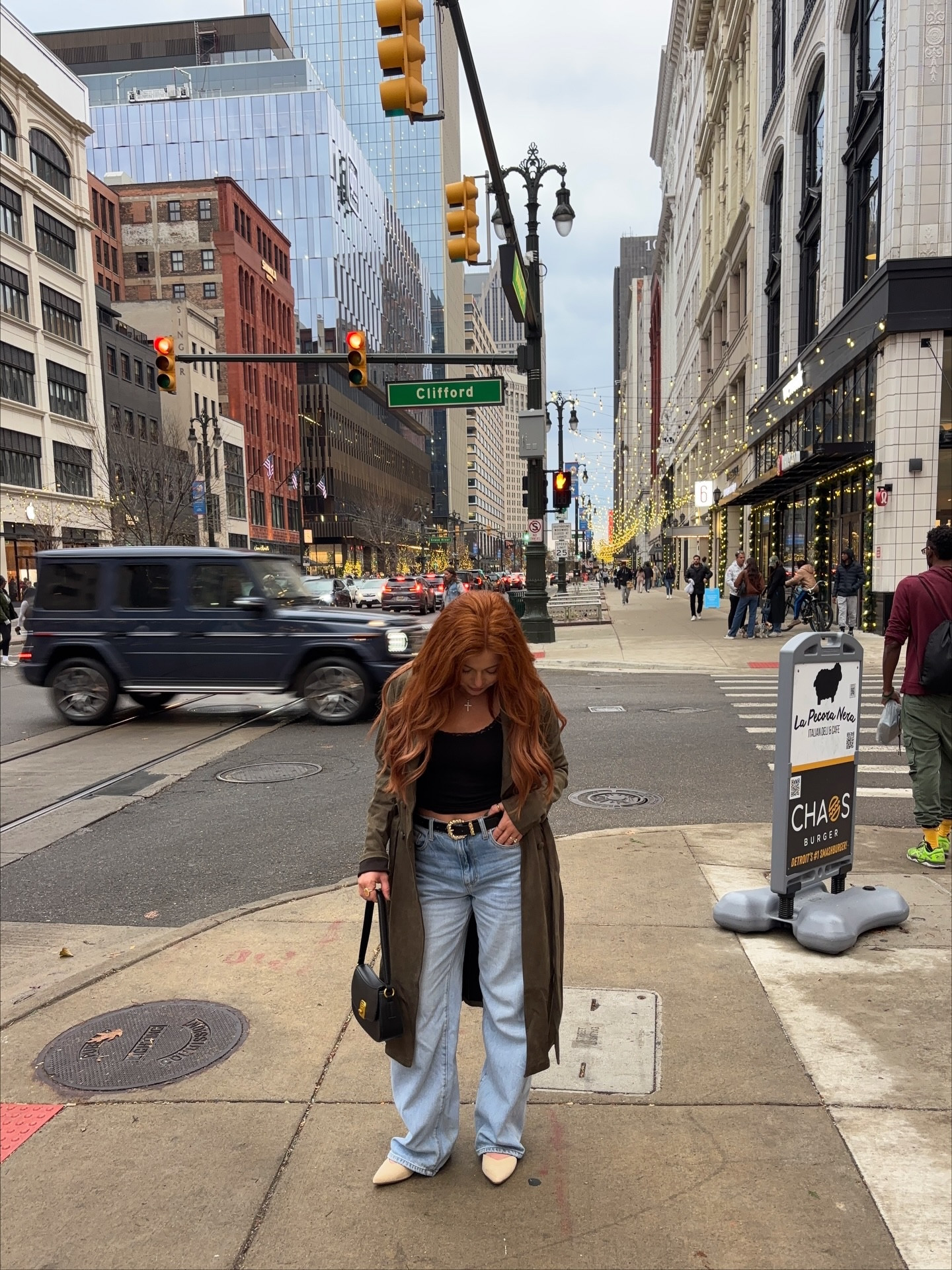 city strolls 🌆
@lulus #lovelulus #lulusambassador

#LTKHoliday #LTKCyberWeek #LTKGiftGuide