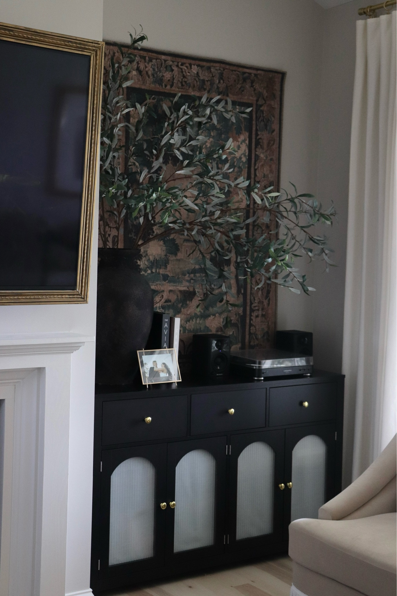 - Shop My Home -
Living Room: Side of Fireplace

Traditional modern decor. Sideboard. Record player storage. Living room storage. Small living room. Tapestry. Large stems. Olive stems. Frame tv. Game storage. Fireplace decor ideas.



#LTKFindsUnder50 #LTKFindsUnder100 #LTKHome