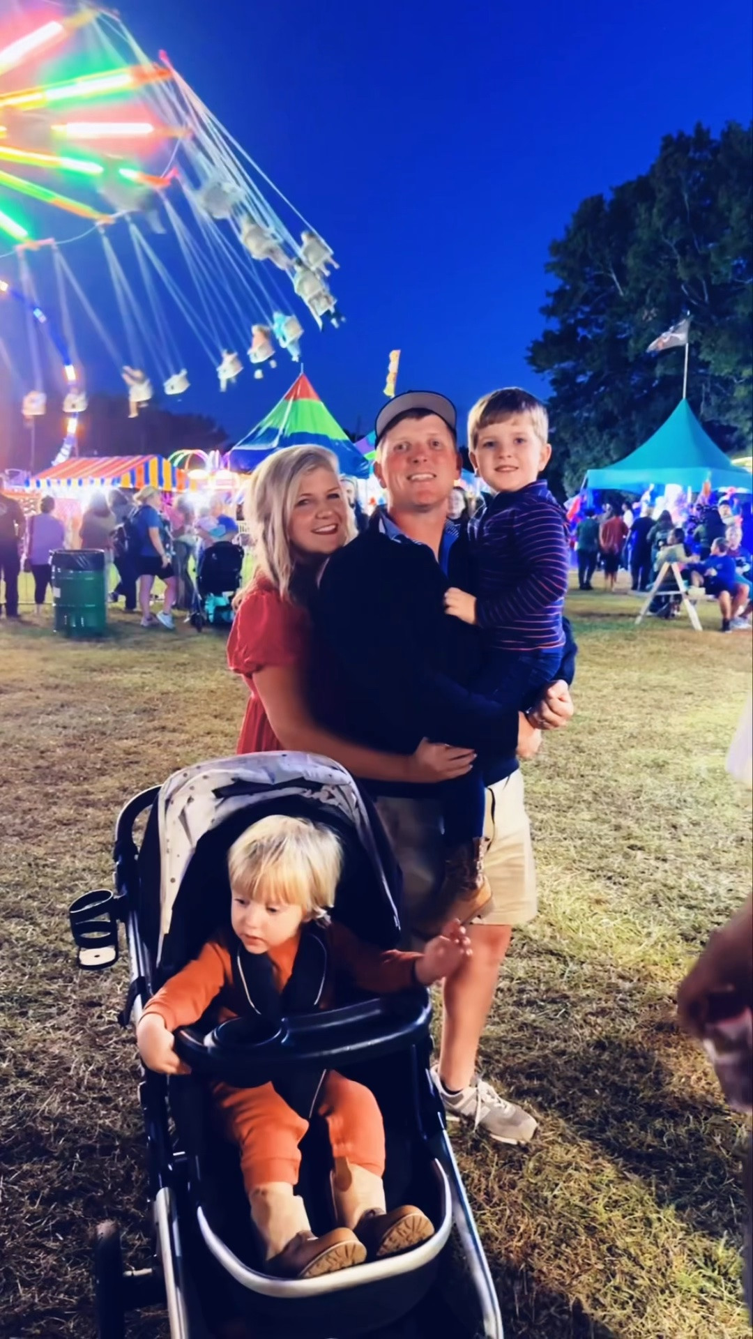 Just had the most fun time tonight at the fair with these ride-lovin’ boys!!! 🎡🎠🎢🎟️🍿