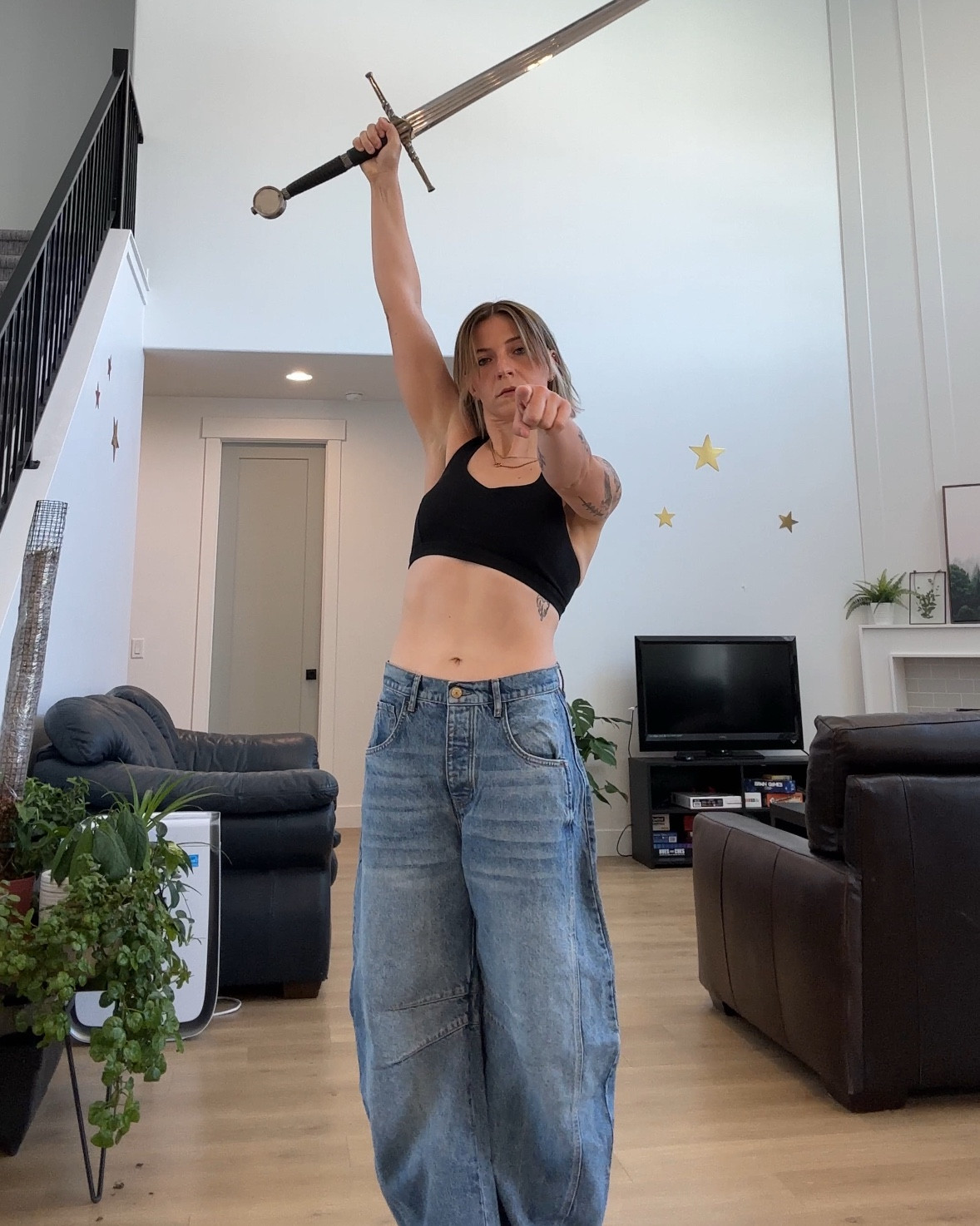 These mid rise barrel jeans give me life and are my new favorite pair of pants. They fit right on my hips and I’m able to sit comfortably without it digging into me. #pants #jeans