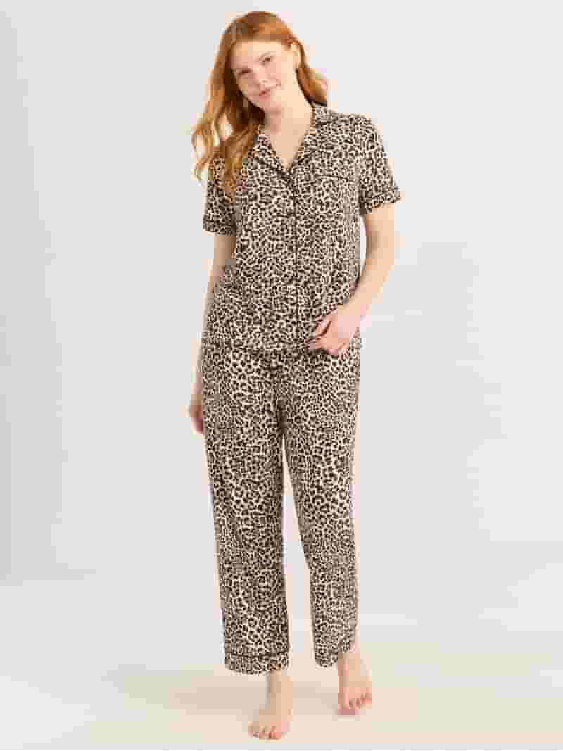 Joyspun Women's Dreamy Soft Collection Notch Collar Short Sleeve Knit Top & Capri Pajama Set, 2-P... | Walmart (US)
