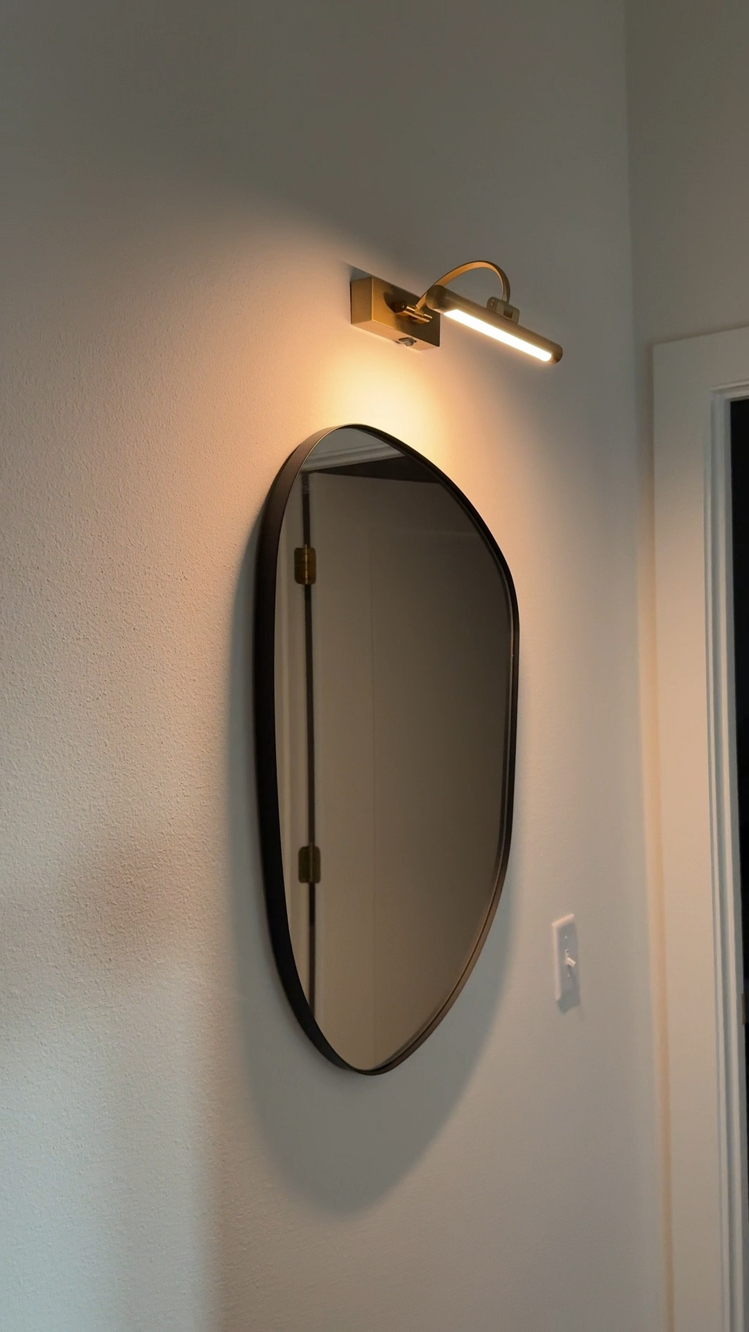 The easiest way to complete unfinished wall space — a mirror styled with a rechargeable picture light 🤍 No electrician needed, no hardwiring, just hang it and it instantly makes your wall look so intentional and elevated. Linking the exact light I use plus some mirror options here.

#LTKHome #LTKSaleAlert