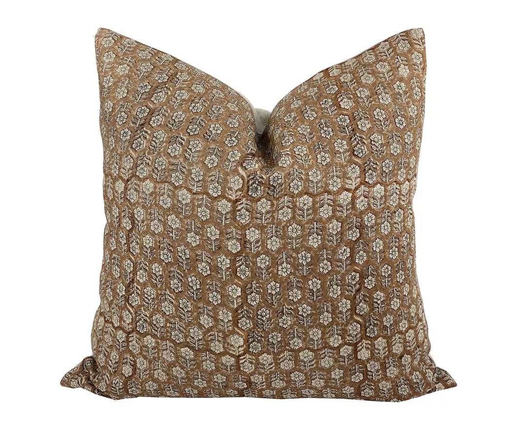 MARGEAUX TAN Designer Camel Floral Linen Pillow Cover, Block Print Pillow, Caramel Color Pillow, ... | Etsy (EU)