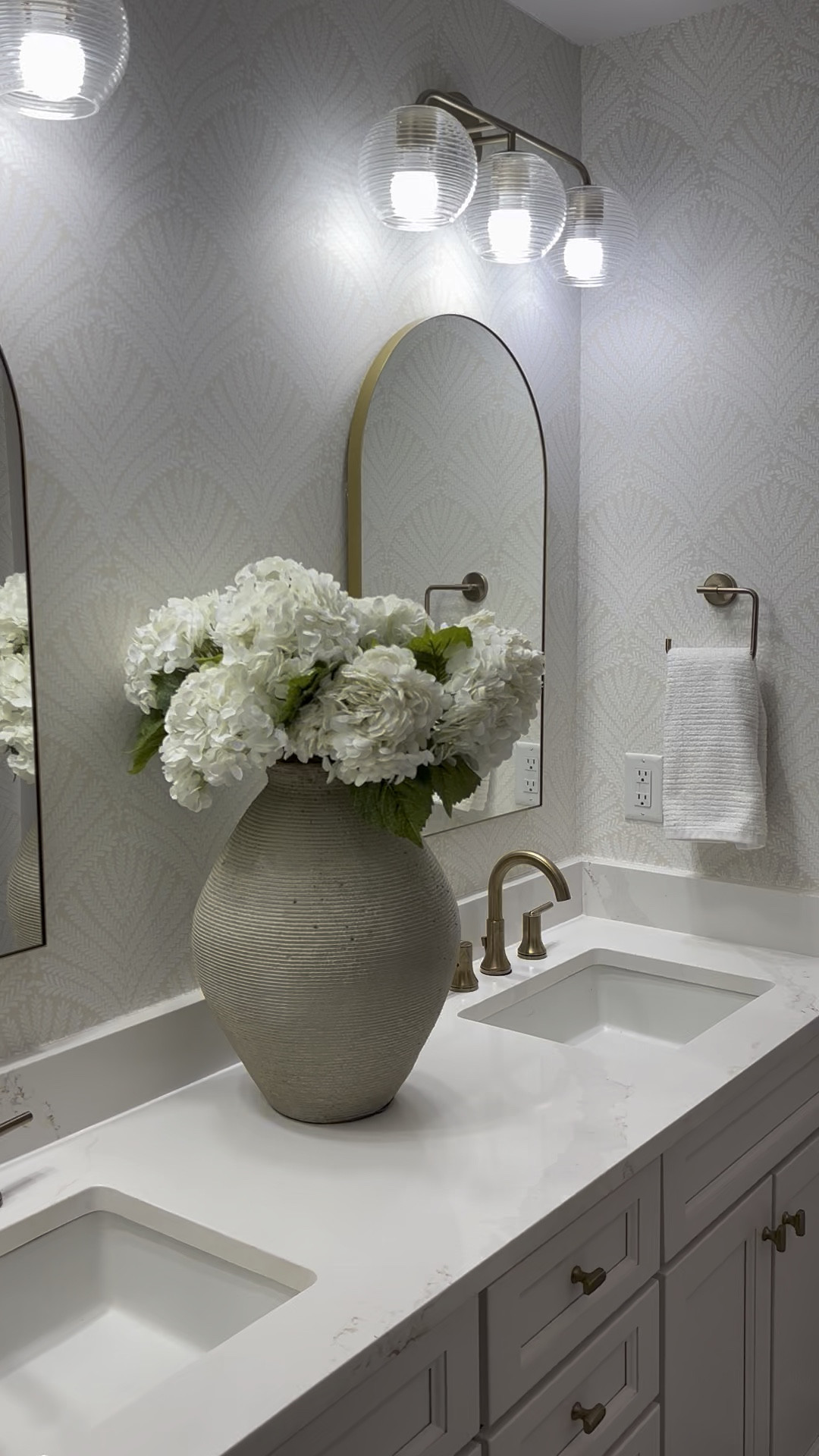 Neutral bathroom decor & wallpaper !

#LTKWatchNow #LTKStyleTip #LTKHome