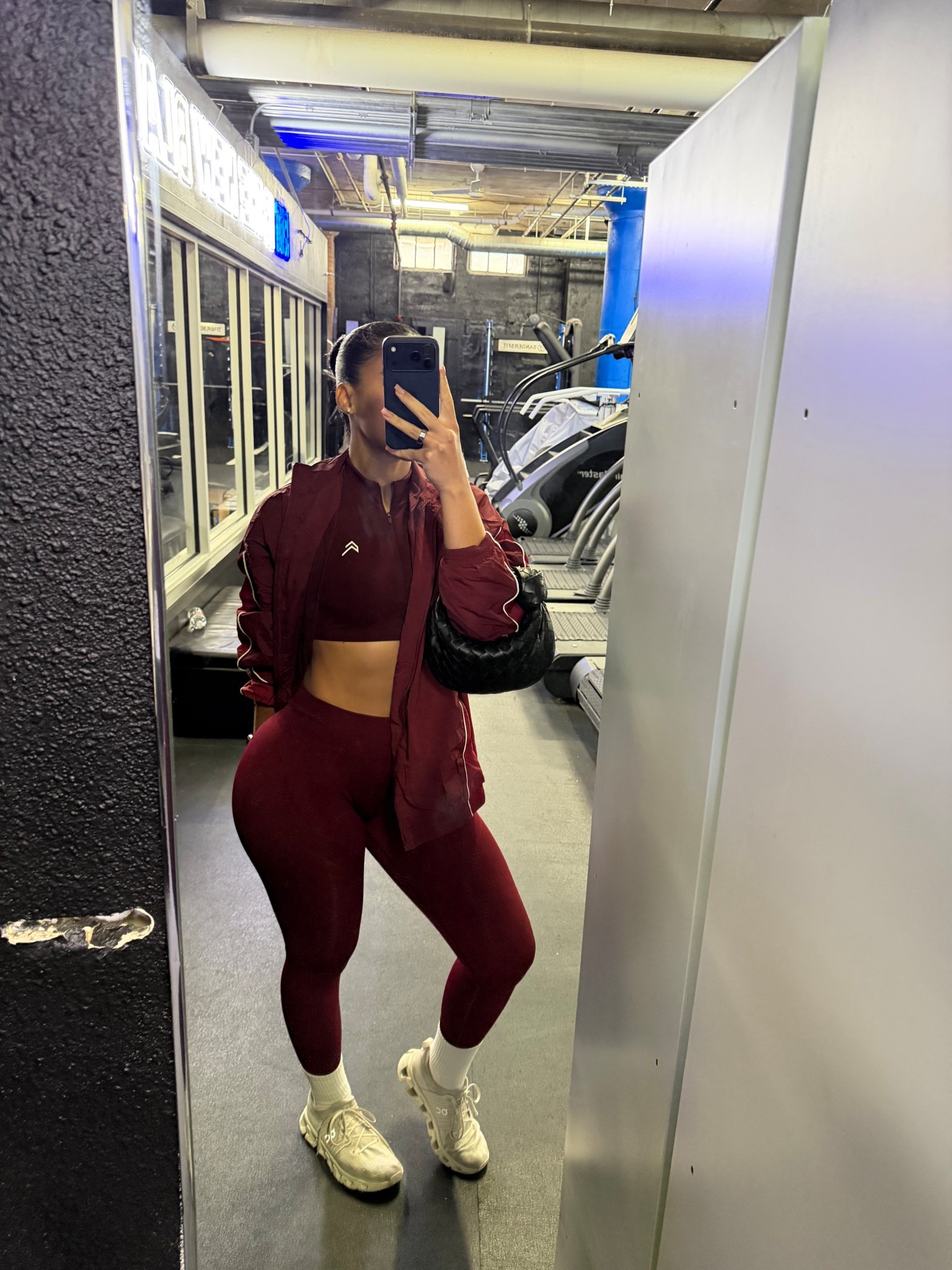 Workout ootd! 
Wearing XS in the bra and leggings & S in the jacket!