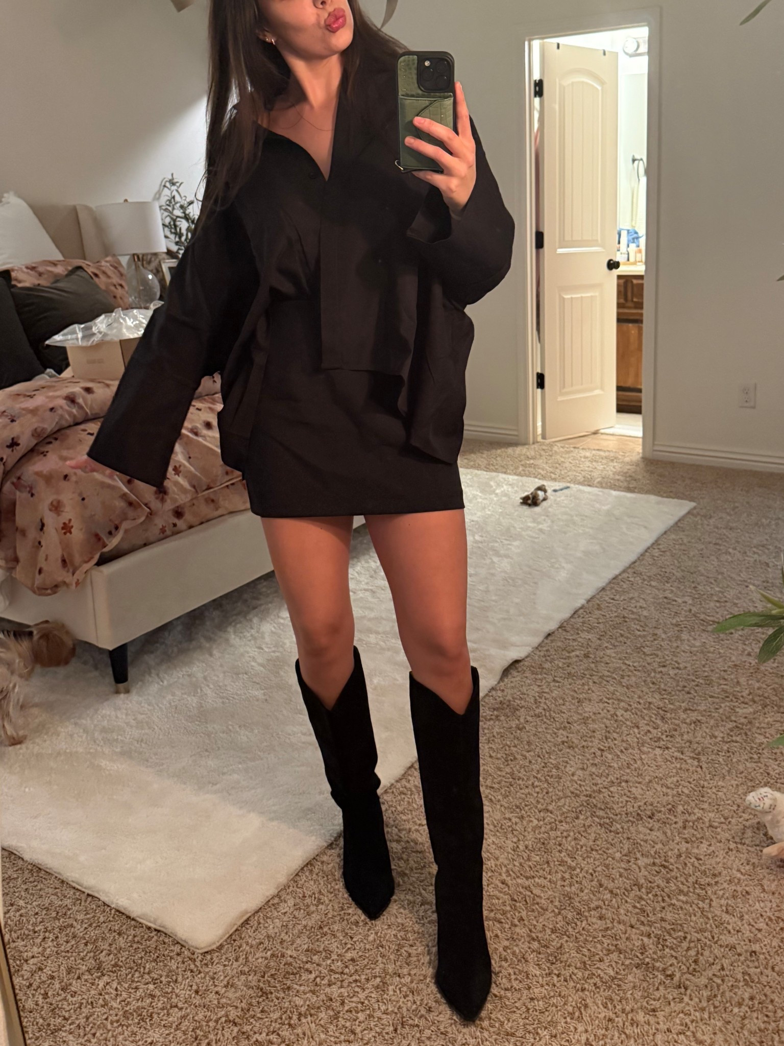 🖤
top: M
skort: S
boots: 1/2 size up