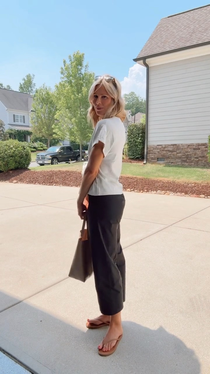 I don’t share a ton of Amazon fashion because I’m pretty picky, so when I do, you know I love it! 🤍 This top and these pants are both from Amazon and come in multiple colors, with several on sale for Prime Day. Loving this look—linking both here!