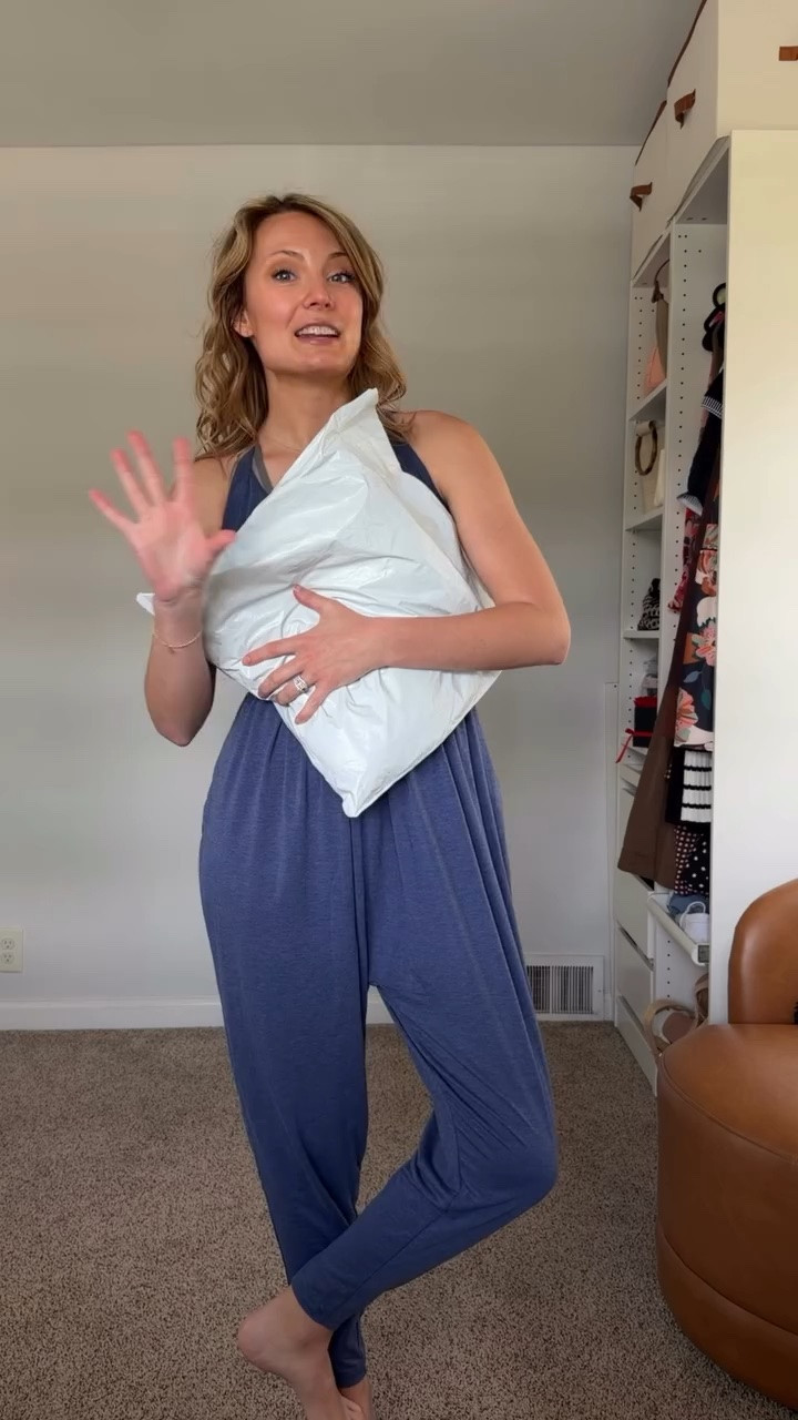 Had to share my recent Aerie order because they’re currently having a huge 30% off sale - and their happiest lounge collection is part of the sale, it’s so so so comfy. I’ve linked this set and some of my other favorites on my Aerie storefront which is linked in my bio! Comment SHOP and I can send you the link! @aerie #ad #aerierealmakers #unboxing