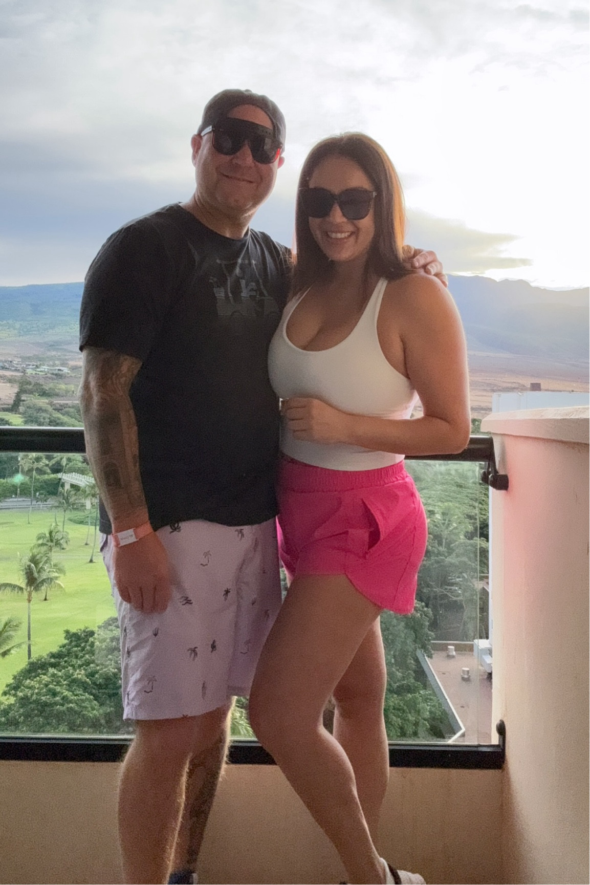 Exploring trails and waterfalls of Hawaii in my favorite workout gear! 🏞️👟

 #HikeHawaii #AdventureOutfit #WaterfallChasing #TravelGoals #ActiveVacation #NatureLover #beachvacationoutfit 

#LTKTravel #LTKFitness #LTKSeasonal