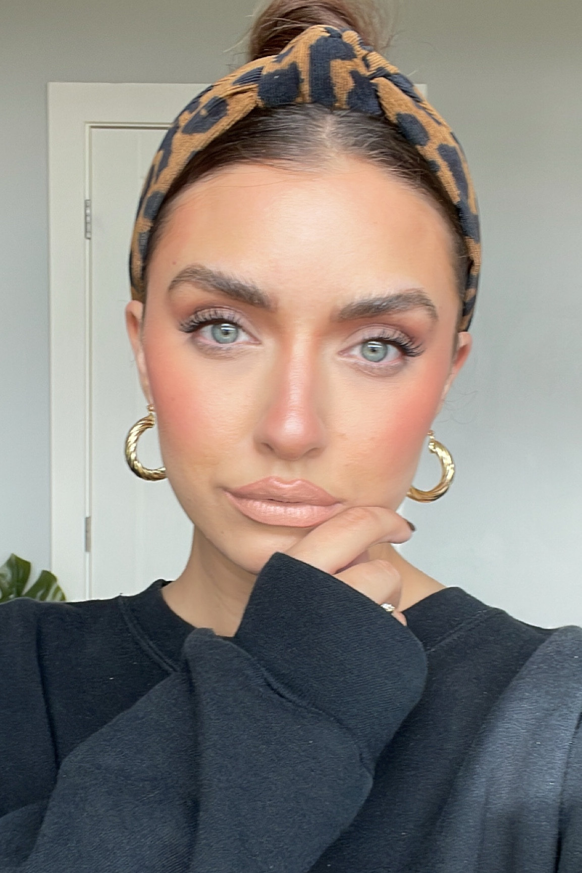 Patrick Ta blush shade “She’s Blushing”
Patrick Ta monochrome moment silky lip Créme in “She’s Unapologetic”
Pat McGrath perma gel lip liner in “Structure”
Dibs beauty desert island duo cream bronzer in shade 5
Huda loose baking & setting powder in shade “Cupcake”
NYX micro brow pencil in shade “Ash Brown”
Dibs one liner longwear eyeliner in shade Brown (tightline upper lash line)

Use code EMILY15 to save on your Dibs order 🫶🏻

#LTKbeauty