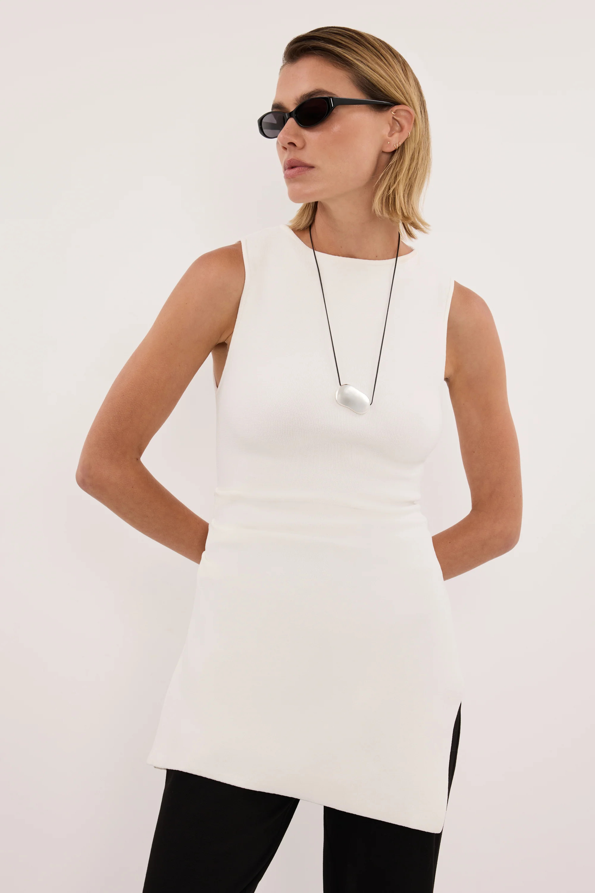 CLEO WHITE LONGLINE KNIT TOP | DISSH