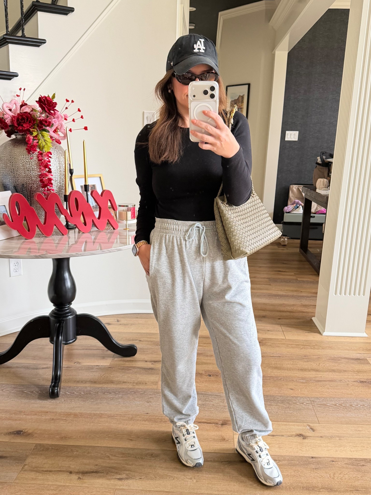 Casual mom spring outfit 