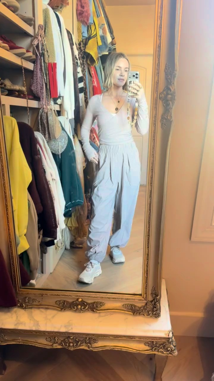 Comfy mom on the go outfit from Aerie! 

 #LTKdayinmylife #LTKootd #LTKFindsUnder50