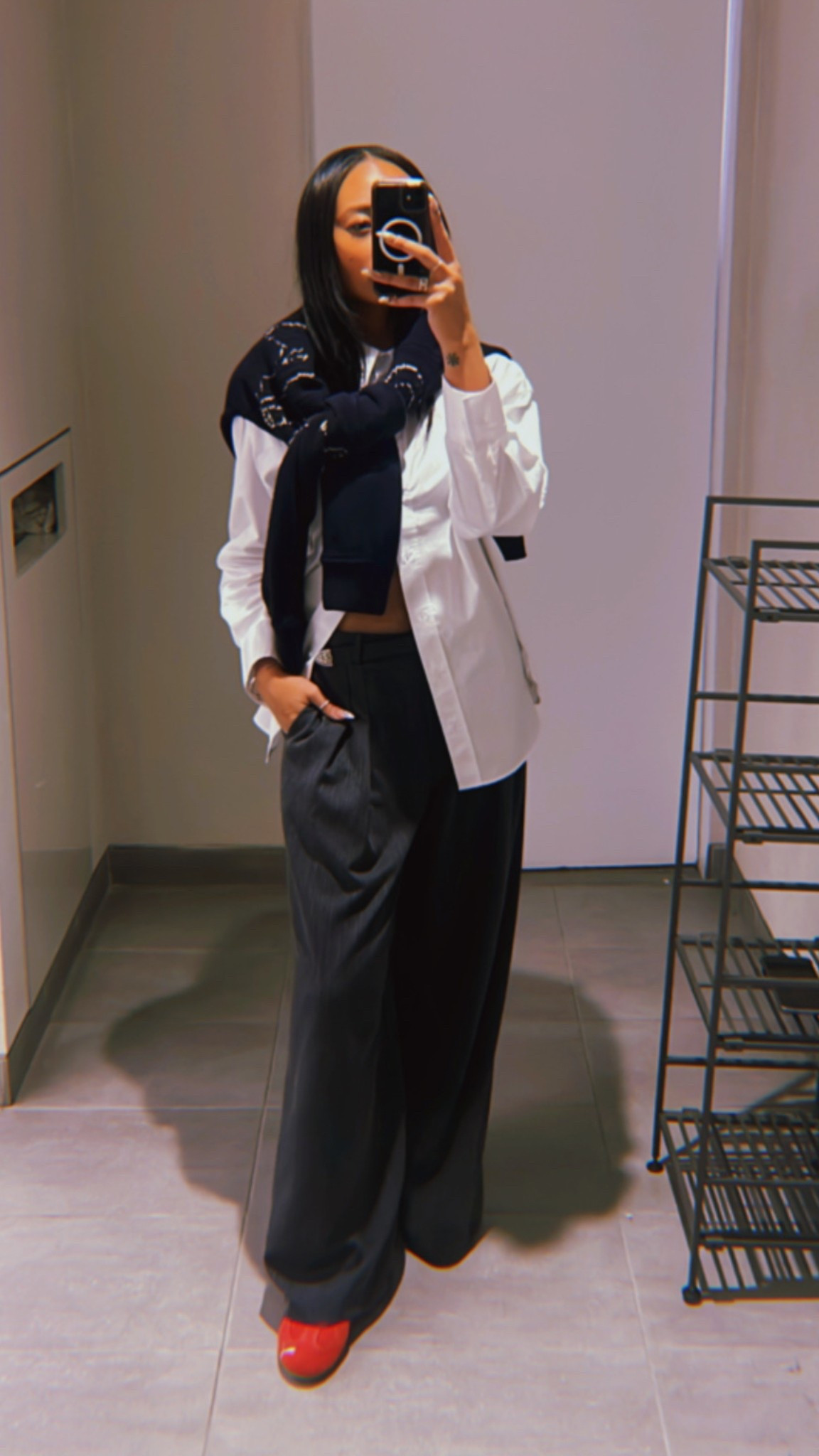  Clearing through the drafts! My idea of business casual 😉👔

Top: H&M
Sweater: Marni
Pants: Boohoo
Shoes: Puma x Laquan Smith

#LTKootd #LTKSaleAlert #LTKWorkwear