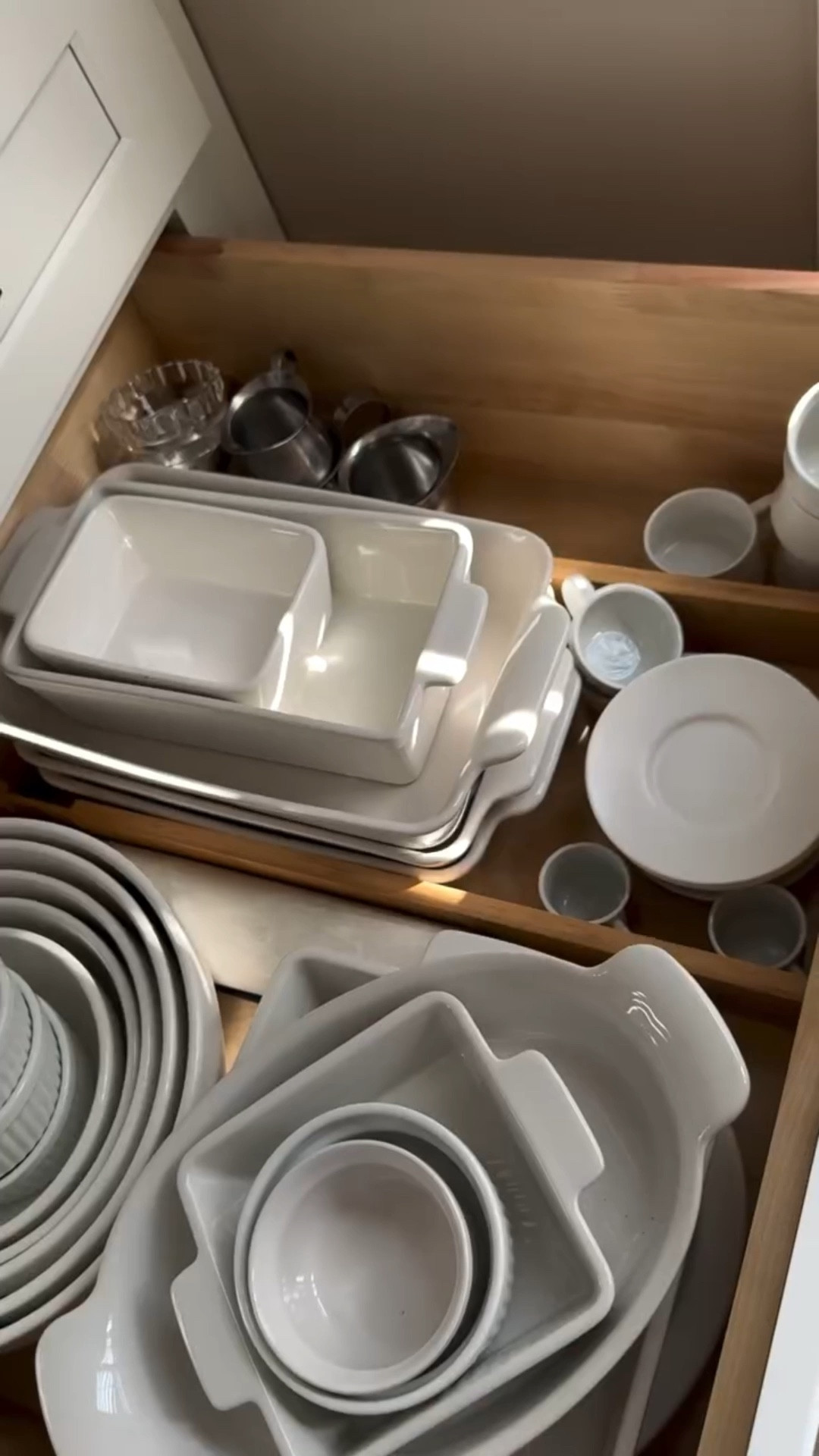 This one drawer hack changed how I organize my entire kitchen.

Tired of messy kitchen drawers? Try this simple organization hack that makes everything easy to find.

I used 
• Expandable drawer dividers
• Individual storage organizers
• Plus a few unexpected tools to get that clean look.

Perfect for anyone who loves a tidy kitchen without the fuss.

All my kitchen essentials here

kitchen drawer hacks, Amazon finds, Target finds

#KitchenOrganization #DrawerHack #TidyHome #OrganizationTips #HomeHacks #KitchenGoals #igeehomeandlifestyle