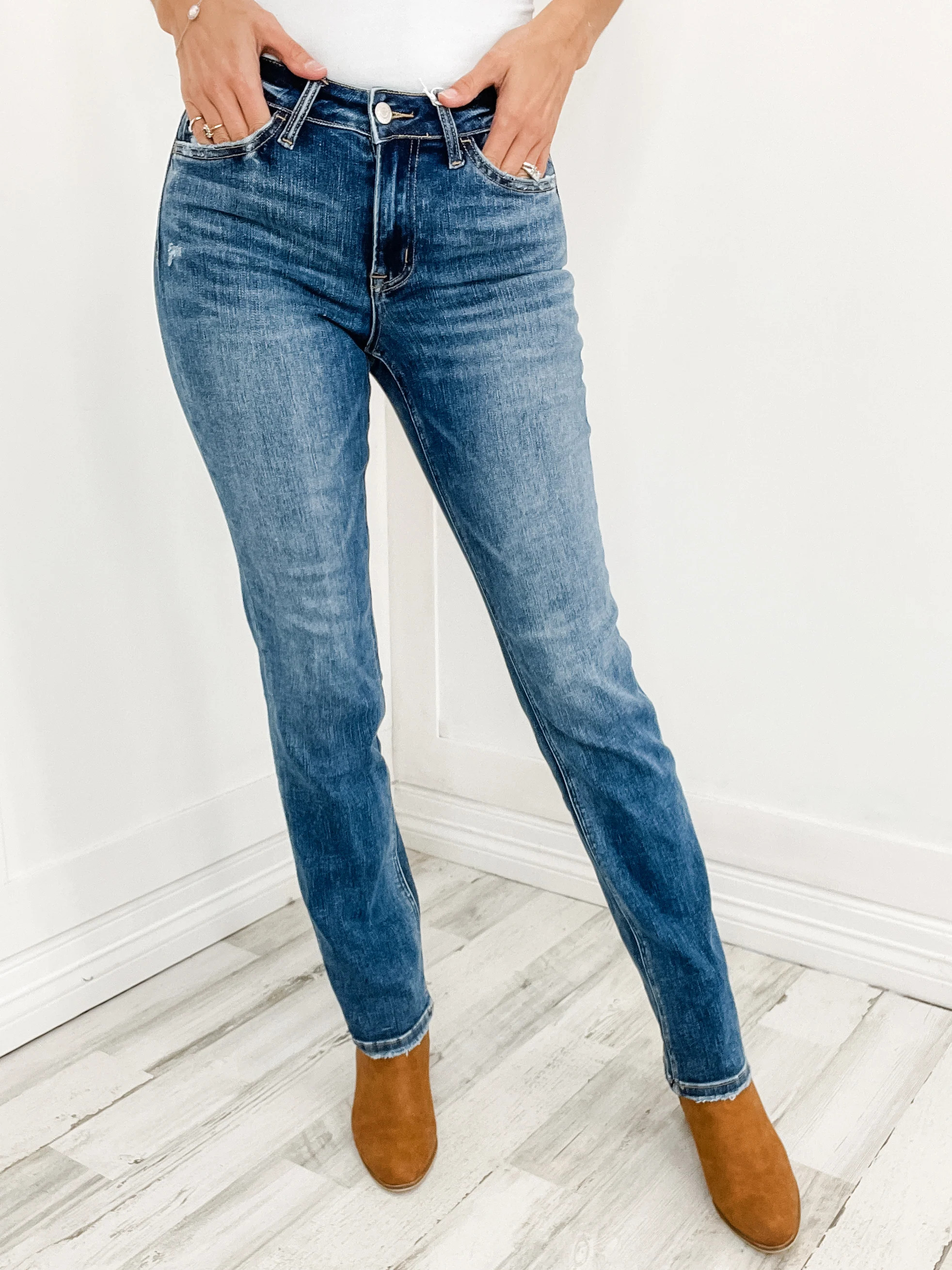 Vervet Pleasantly Mid Rise Straight Leg Jeans | Emma Lou's Boutique