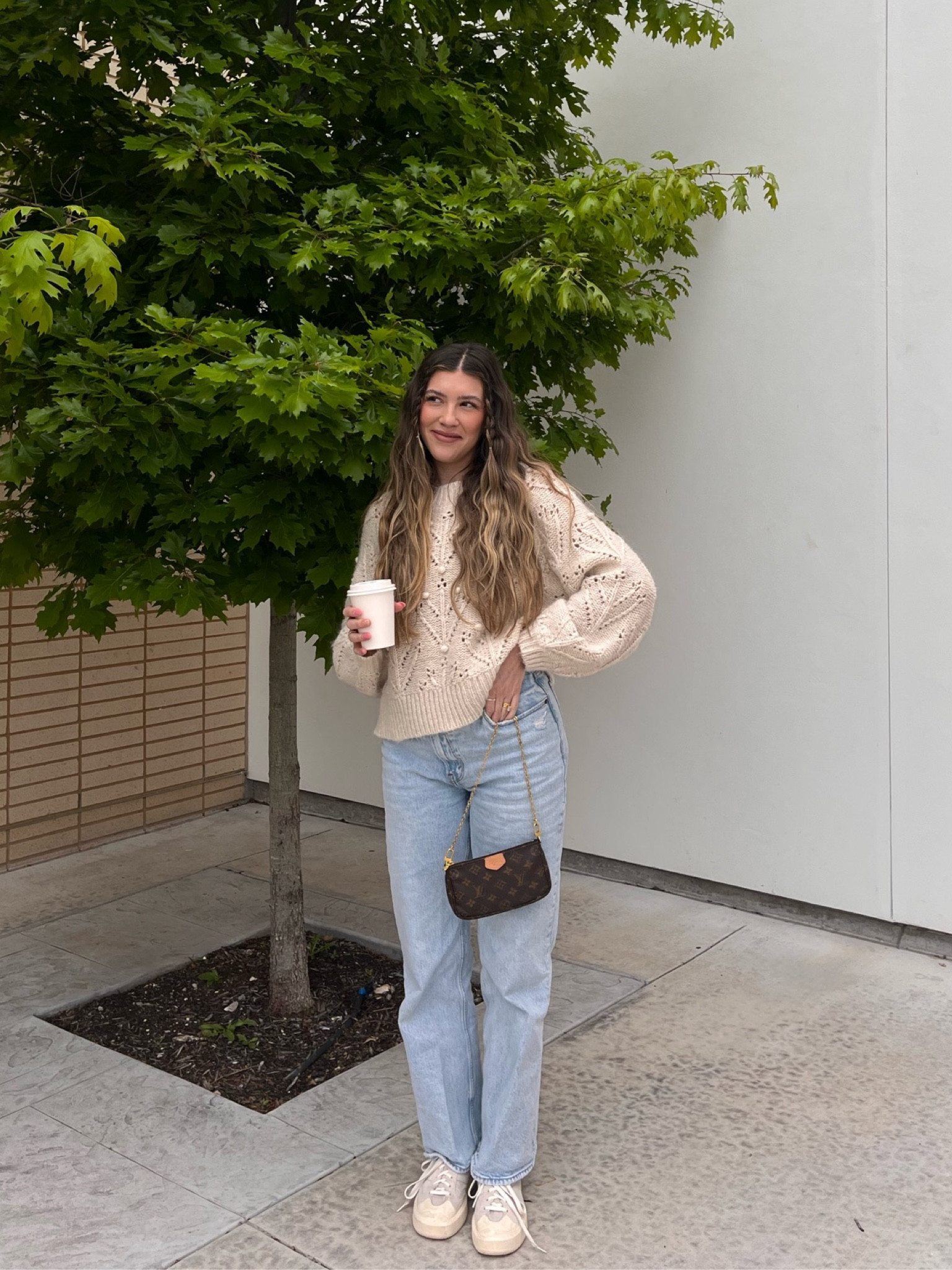 outfit of the day with the best jeans ever! The curve love jeans from Abercrombie are the bomb 


Fall outfit | family photos | sneaker outfit | work outfit | jeans 

#LTKsalealert #LTKfindsunder100 #LTKSeasonal