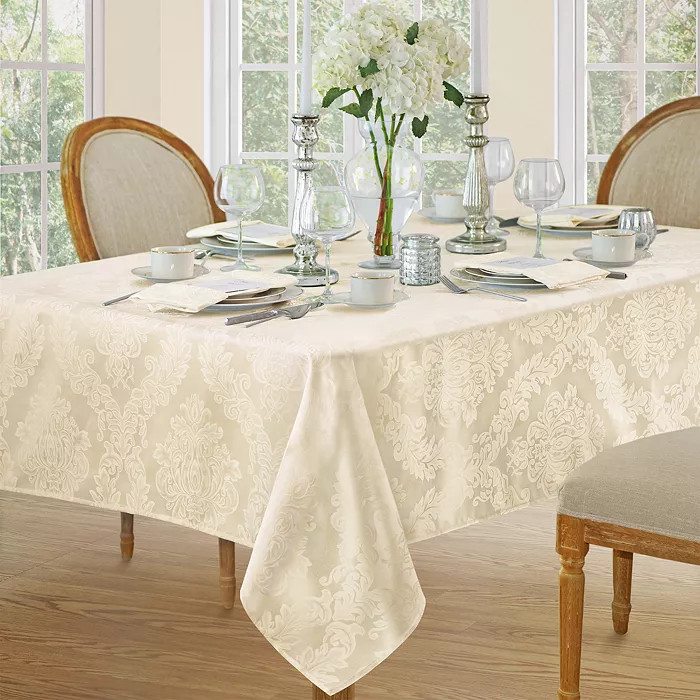 Barcelona Jacquard Damask Oblong Tablecloth, 102" x 60" | Bloomingdale's (US)