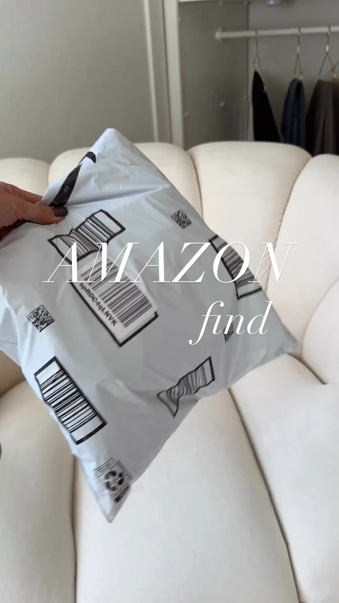 Amazon finds.
Amazon faux suede hobo bag

#LTKGiftGuide #LTKWorkwear #LTKFindsUnder50