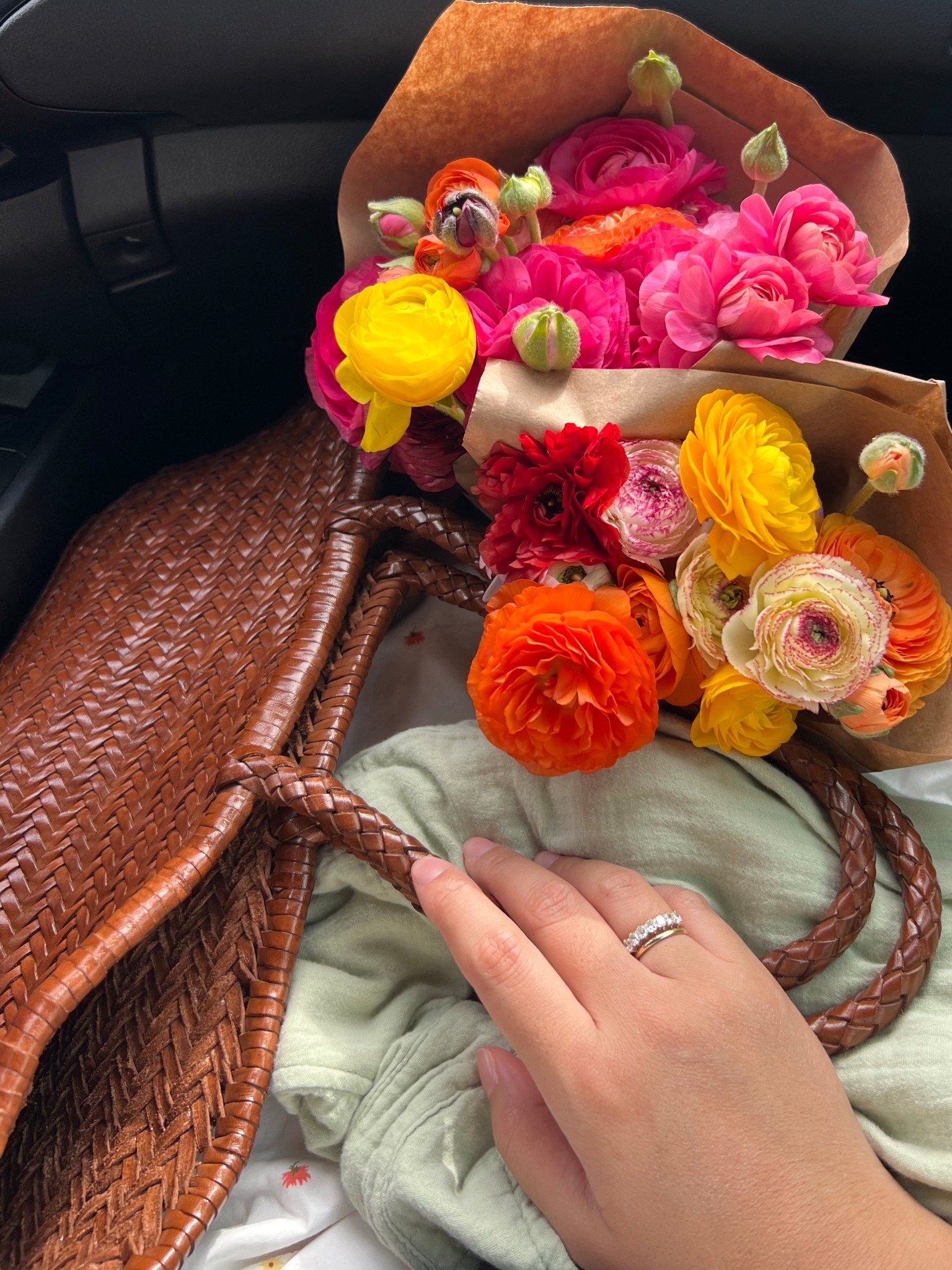 Weekend errands feat. ranunculus and woven leather bag!