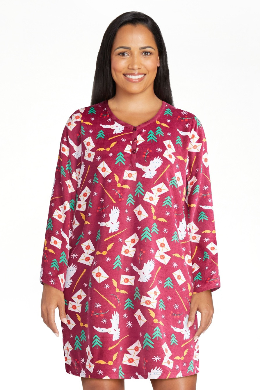 Harry Potter Women's and Women's Plus Holiday Print Henley Sleepshirt and Plush Socks Set, 2-Piec... | Walmart (US)