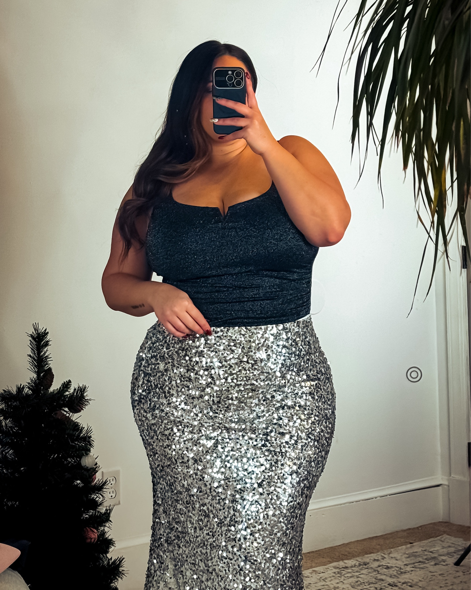 Shimmer metallic Shapewear bodysuit with built in bra and ruched sides 

5’2” 225lbs 14-16 38J

Bodysuit - size XXL
Skirt - size XL (could also fit in an XXL!) 

Perfect  NYE outfit idea! 

#LTKStyleTip #LTKMidsize #LTKPlusSize