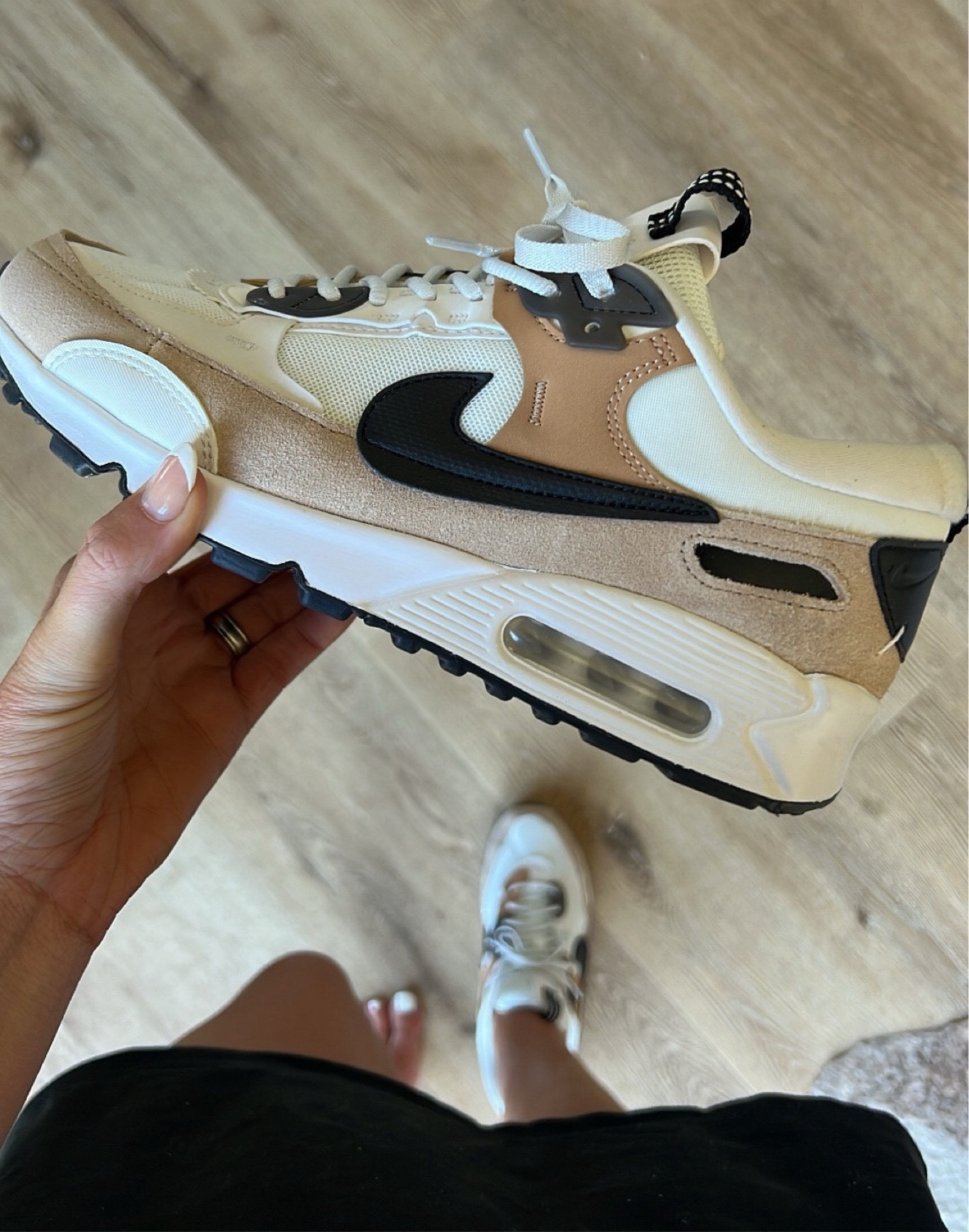 Neutral Nike sneakers for fall!


Tan sneakers, fall shoes, outfit inspo, casual outfit, athleisure style 

#LTKSaleAlert #LTKStyleTip #LTKShoeCrush