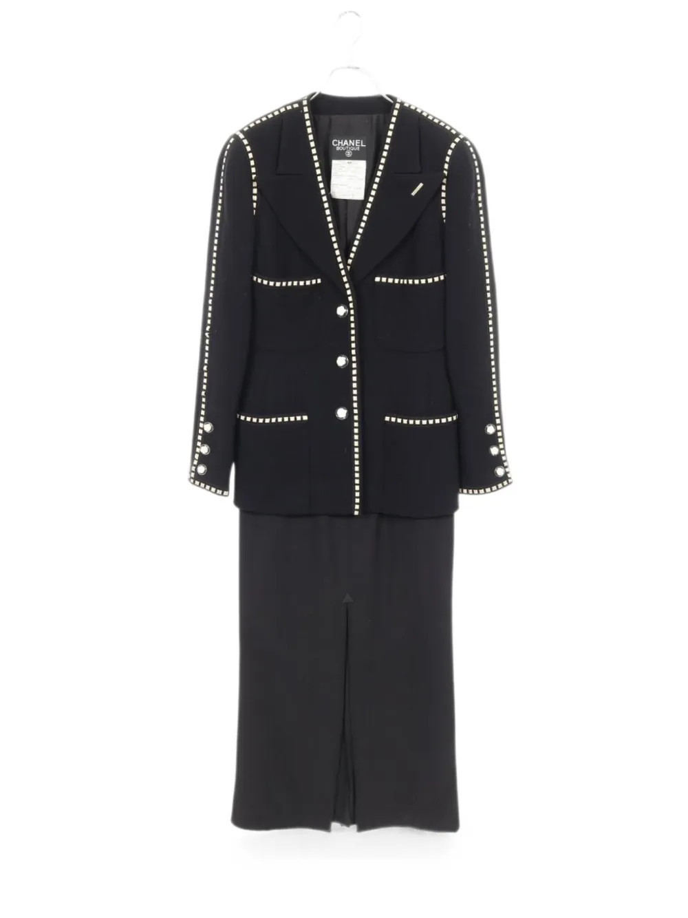 CHANEL Pre-Owned camellia-button skirt suit - Black | Farfetch Global