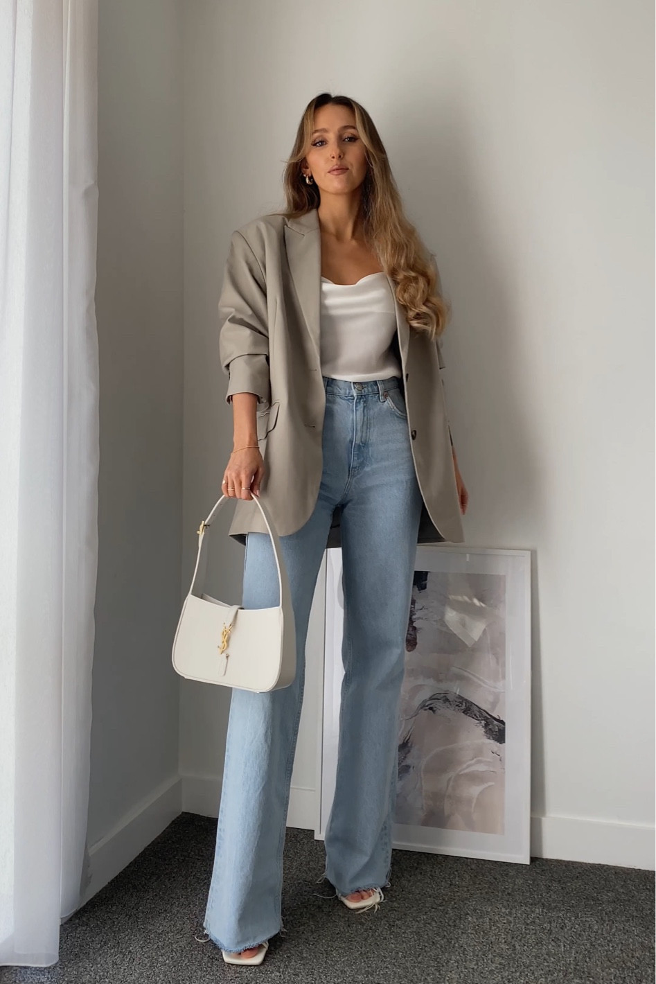 Jeans and a cute top 

#LTKstyletip #LTKeurope #LTKSeasonal