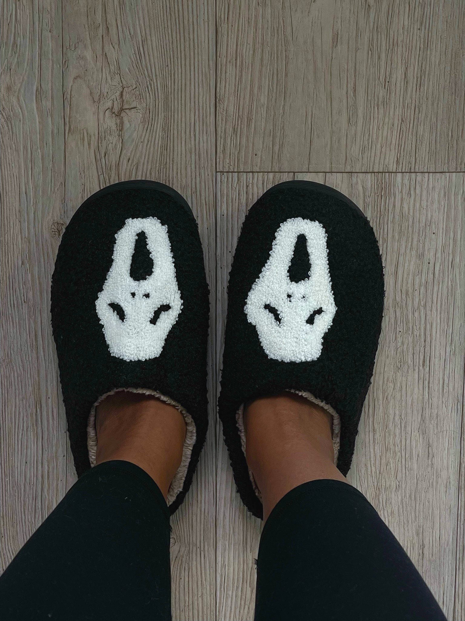 Cozy spooky Halloween slippers amazon find 


#LTKSeasonal #LTKHalloween #LTKStyleTip