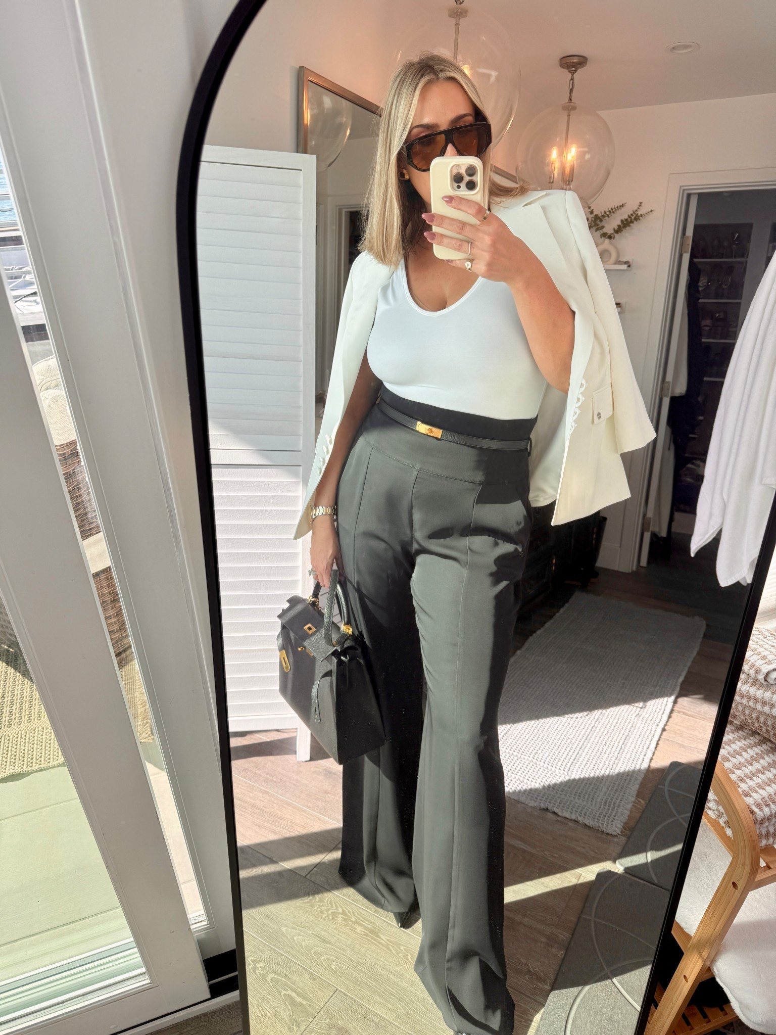 
@luna_fashion_house are European made and ships free & fast from CA!  The quality is unmatched and these timeless pieces will last forever🖤🖤🖤

I’m wearing the Alexa blazer and Agatha trouser pants.  

My sizing details:
Pants US14
Blazer US14

#powersuit #corporatebaddie #workoutfits #LunaFashionHouse
#PowerOfFemininity #AccessibleLuxury
#EuropeanCraftsmanship #Fall2025
#FallStyle #OccasionWear #CapsuleWardrobe 

#LTKMidsize #LTKStyleTip #LTKWorkwear