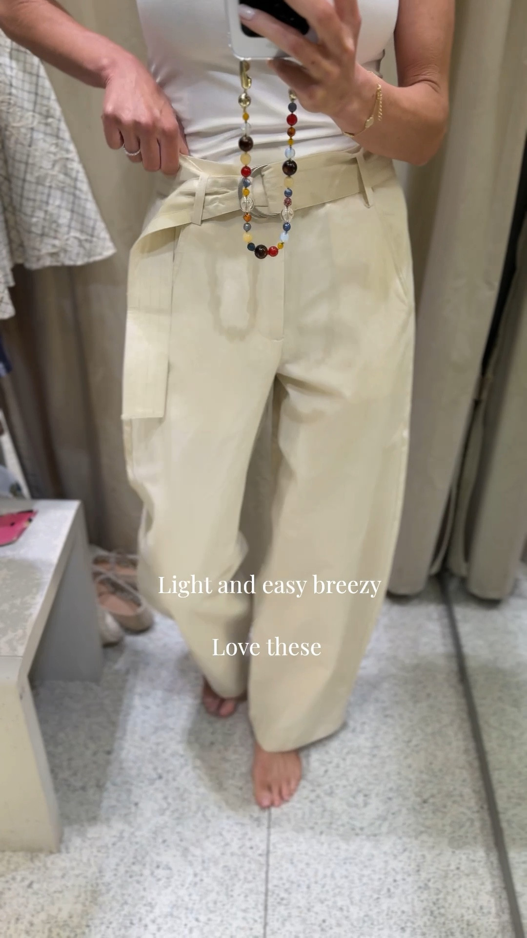 Size XS / 2! Super impressed. Just a white tank or tee. 