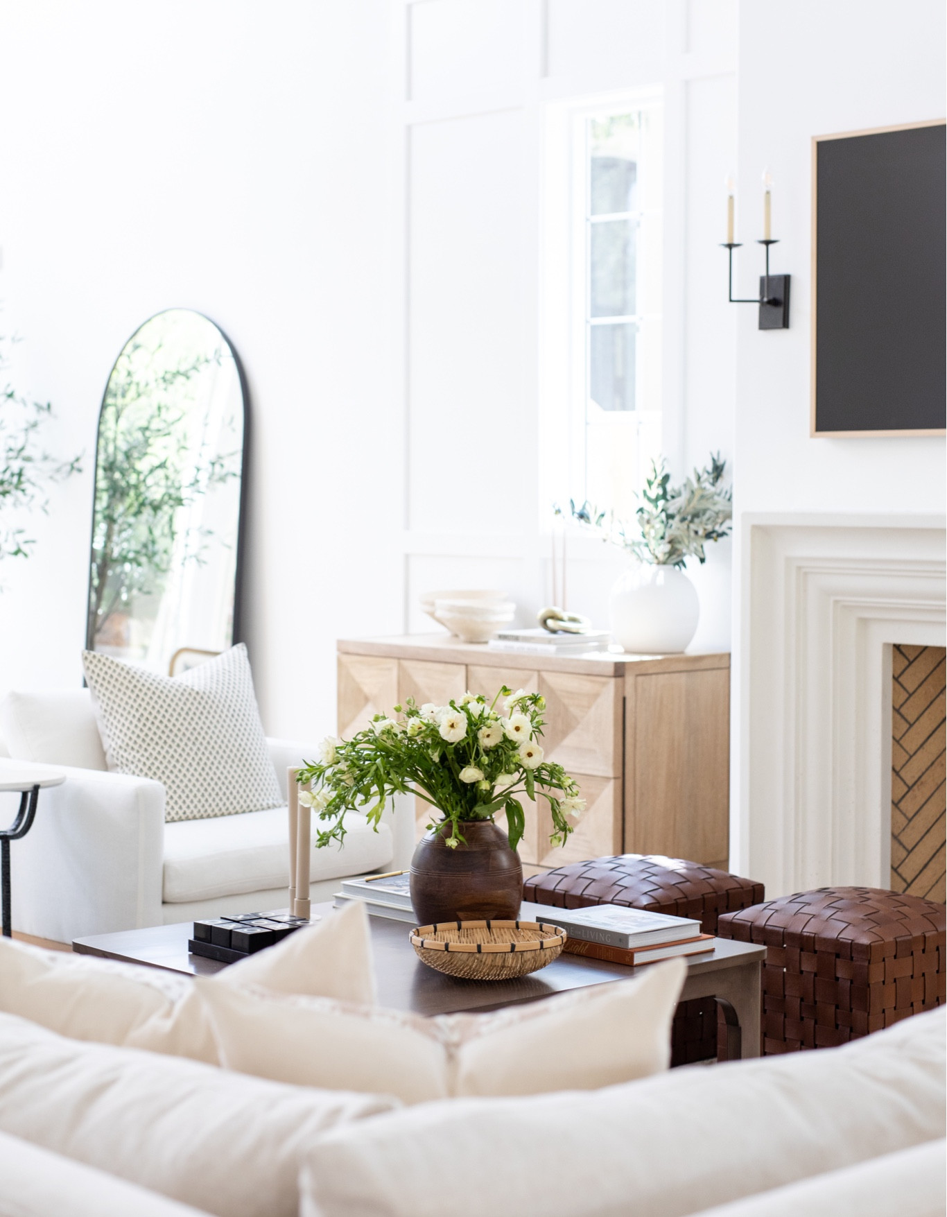 The holidays are coming and that means entertaining and visitors are right around the corner! These clients planned ahead and now their family room is perfect. We’re sharing the #MapleStreetProject family room reveal on the blog! Check it out 🤎

Design @houseoffourdesign 
Photography @kaylabowenphotography 

#interiordesign #remodellasvegas #lasvegasinteriordesigner #familyroomdesign #LTKhome