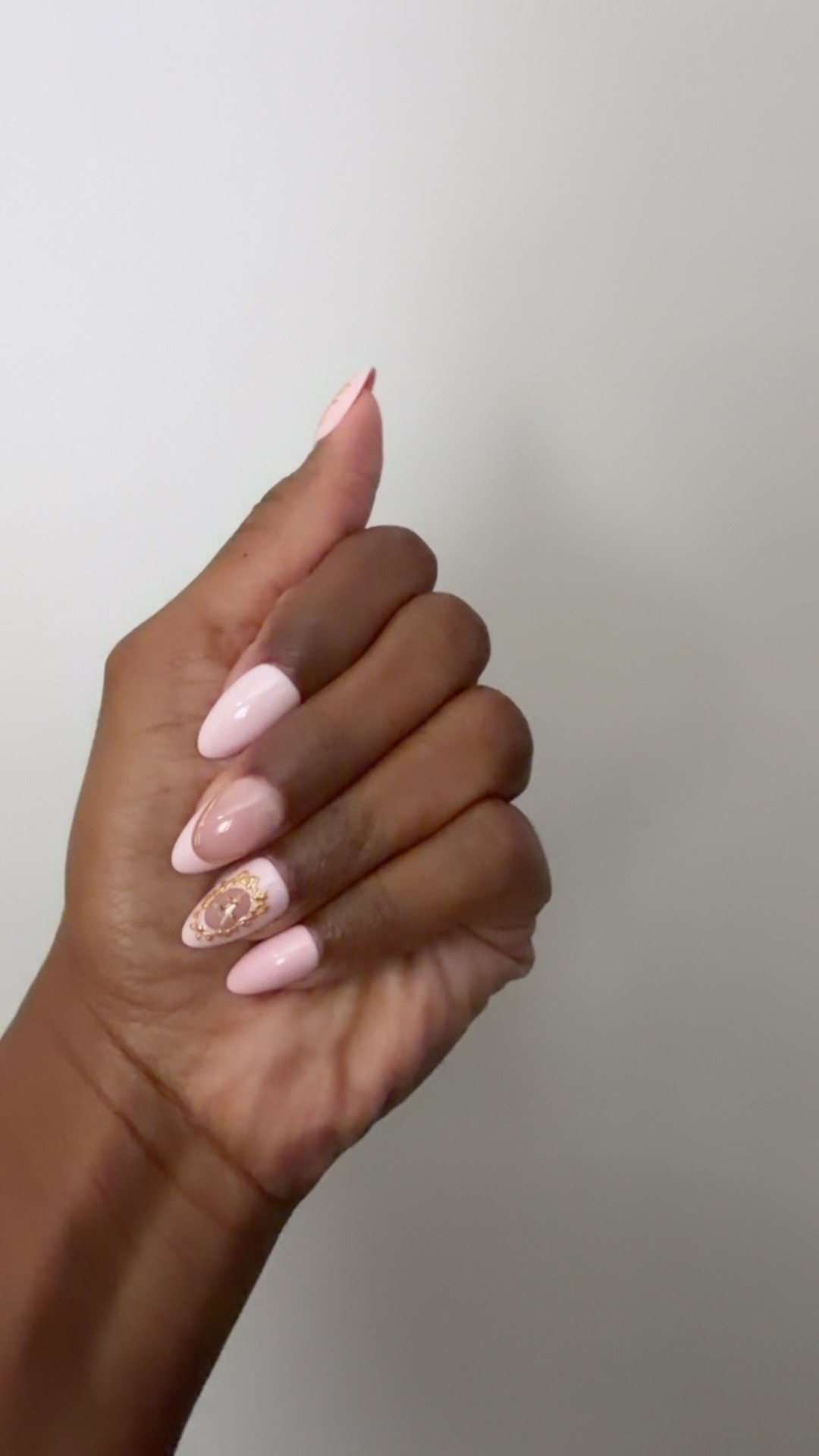 Back in my favorite press on nails these are cutesy for spring 

Pink nails
Pink and gold nails 

#LTKSeasonal #LTKBeauty