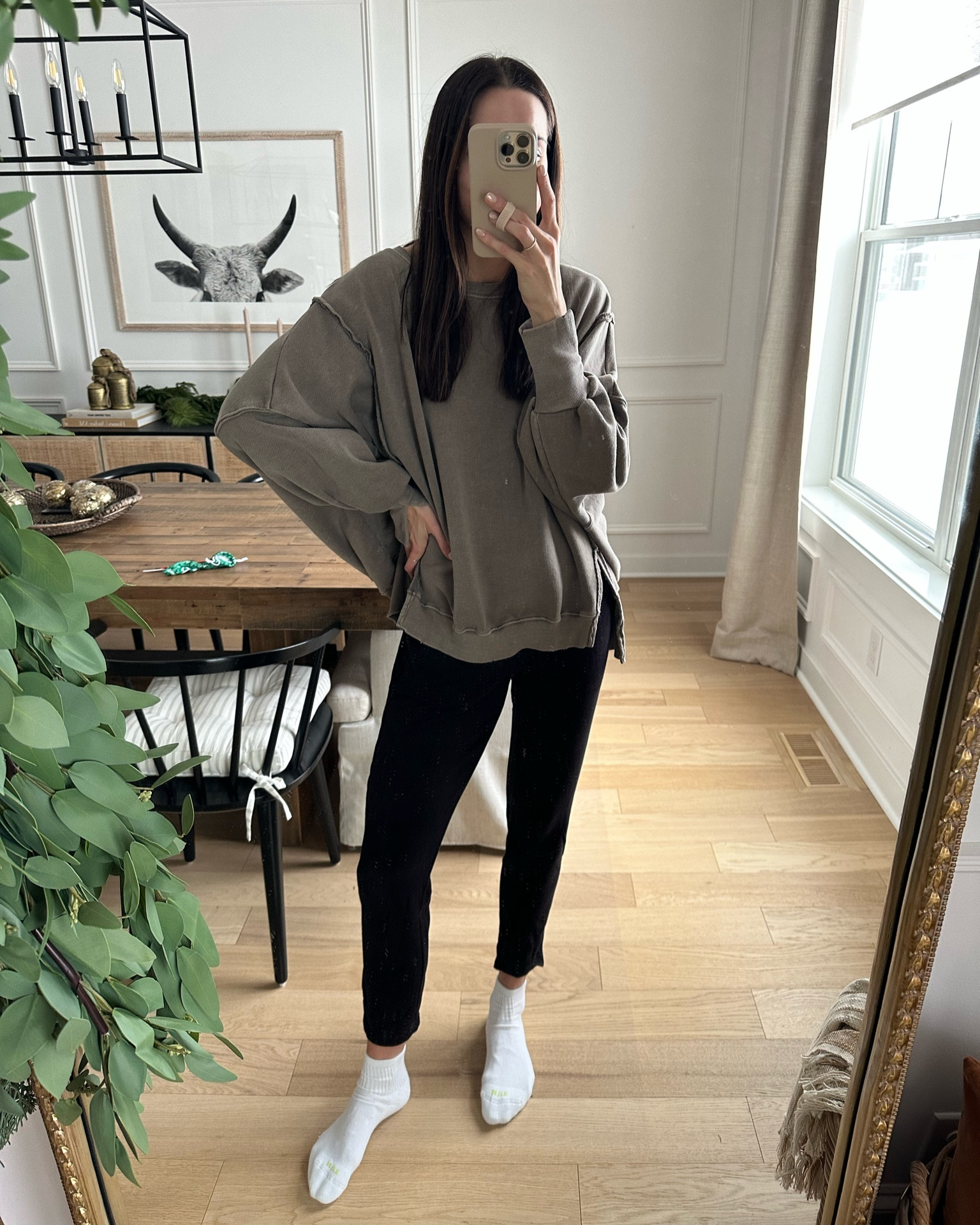 Sweatshirt: true to size (S) oversized fit 
Sweatpants: true to size (S) relaxed fit 


#LTKunder100 #LTKsalealert #LTKSeasonal