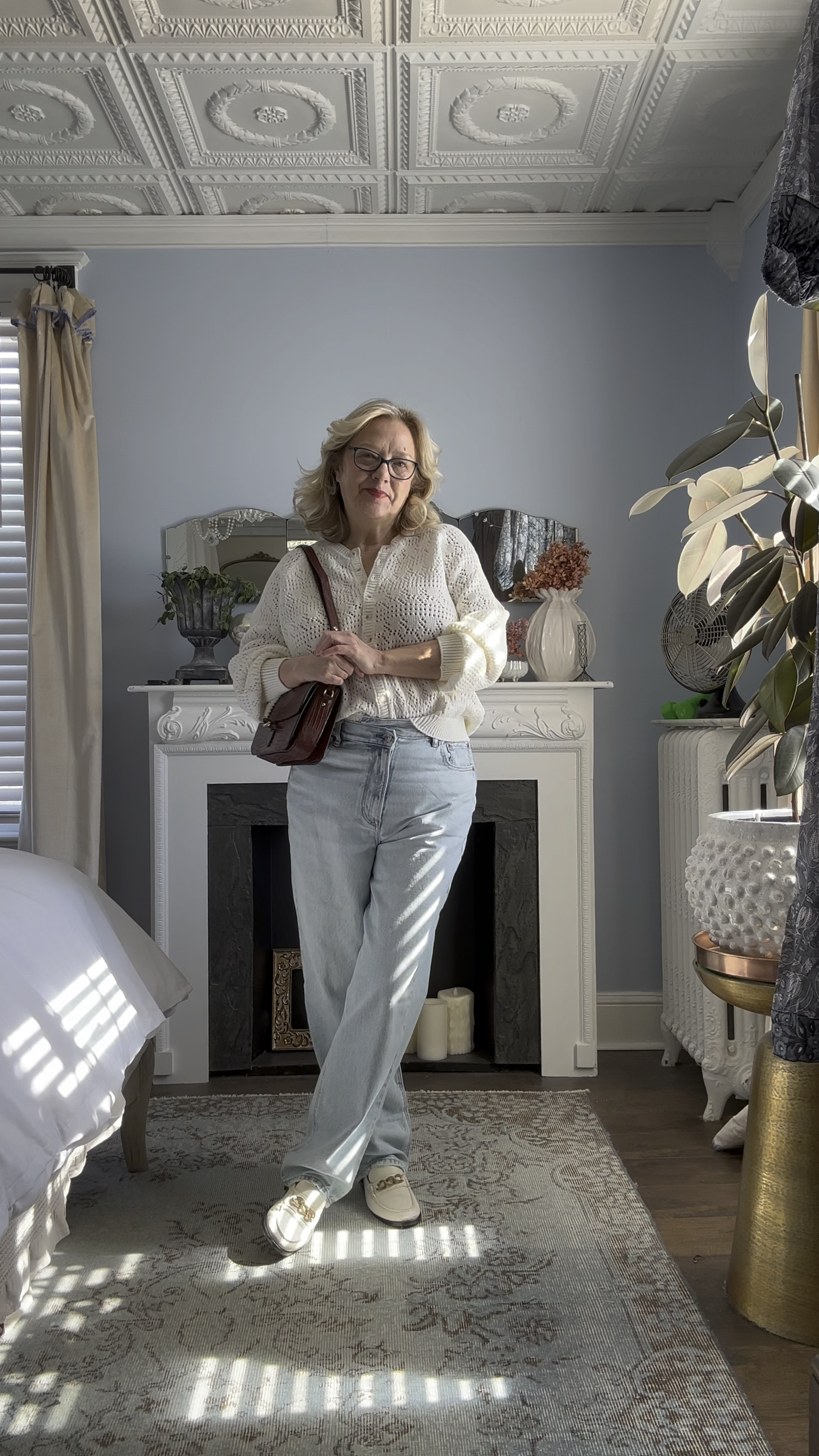 Finally a pair of Baggy Jeans that works for the woman with smaller hips and skinny legs. Not too overwhelming. 
.
#baggyjeans 

#LTKmidsize #LTKover40 #LTKstyletip