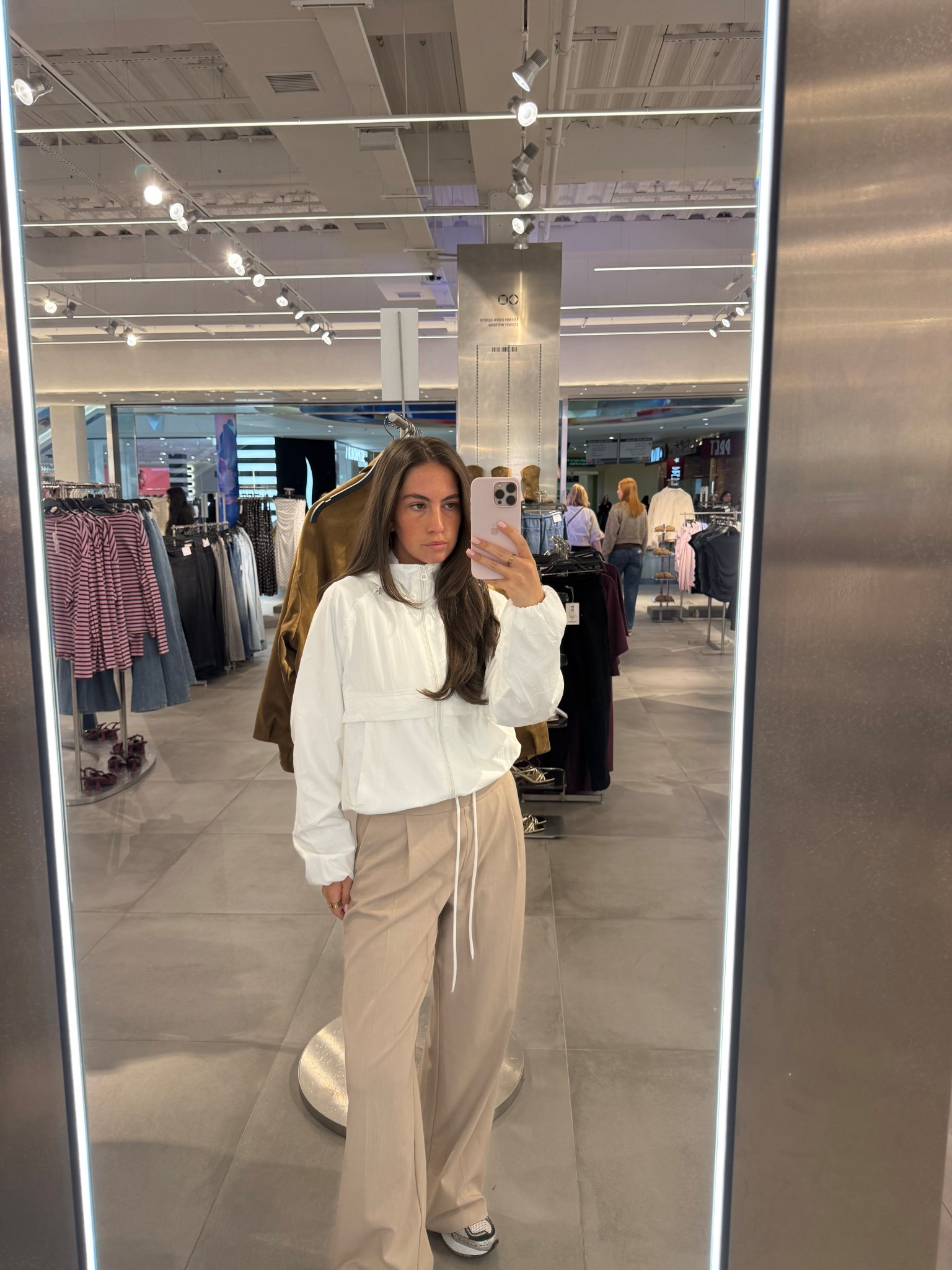 Spring jacket - white windbreaker - easy outfit - styling - casual chic 

#LTKstyletip #LTKspring #LTKuk