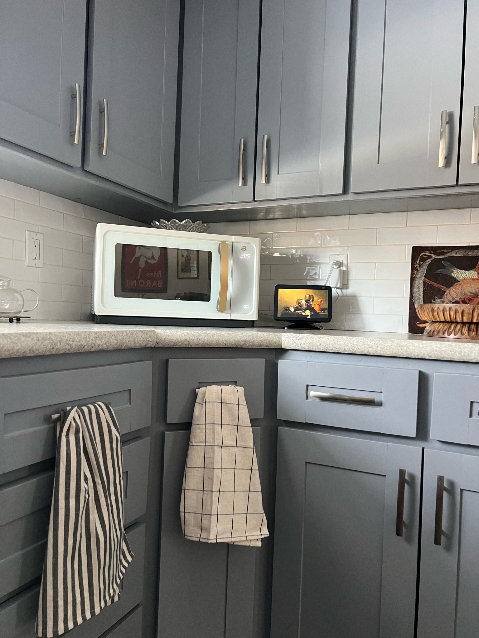 Microwave Drew Barrymore Beautiful brand 
H&M kitchen hand towels
Amazon Echo Show 


Home essentials, home decor, hand towels, kitchen decor, kitchen counter

#LTKhome #LTKfindsunder100 #LTKfindsunder50