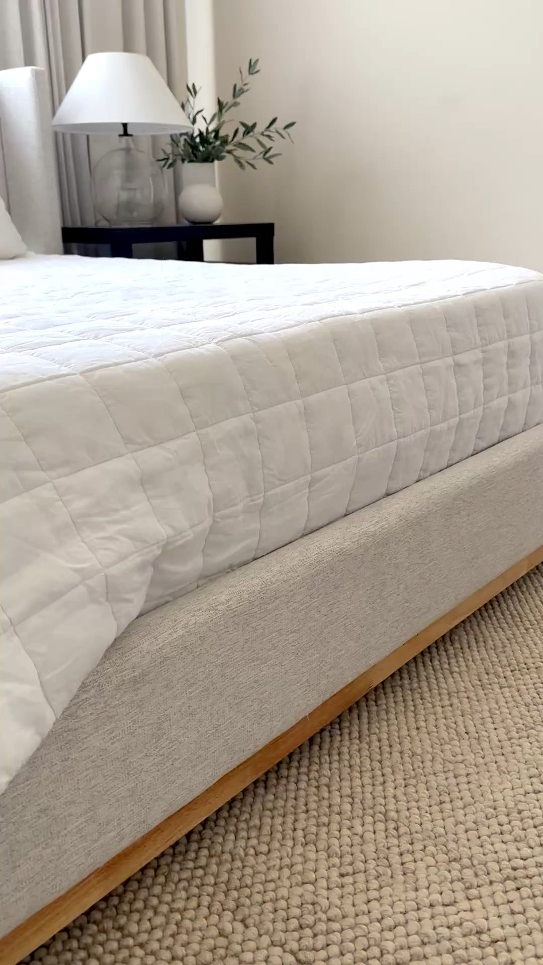 Pottery Barn look for less!

Upholstered bed with pretty wood legs! The color is perfect.

Queen beds, king beds, upholstered bed, bedding, bedroom ideas, bedroom inspiration

#LTKHome #LTKSaleAlert