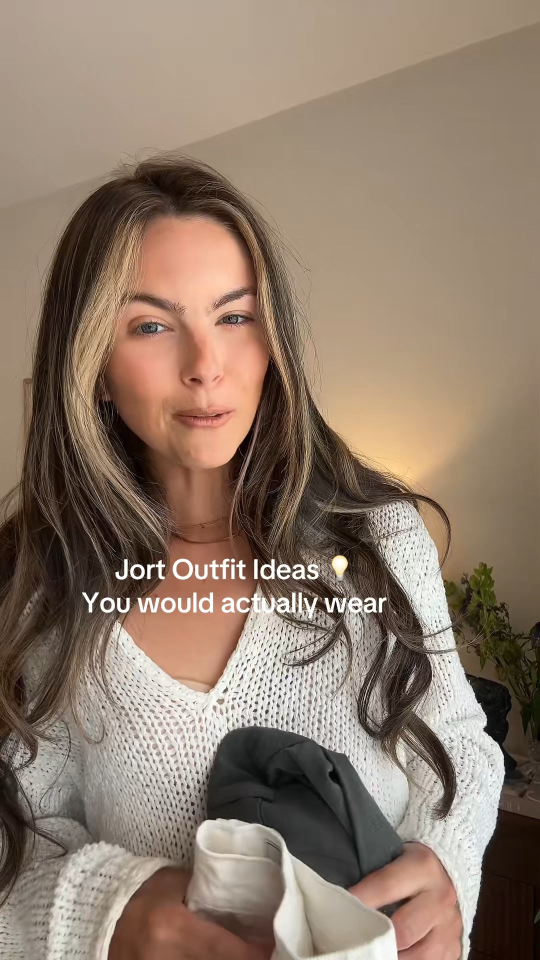 4 ways to style jorts- that you would actually wear!!!

Comfy chic look, casual chic outfit, errands outfit, casual chic, jorts, gap, old navy, aritzia , short outfits , outfitinspo 