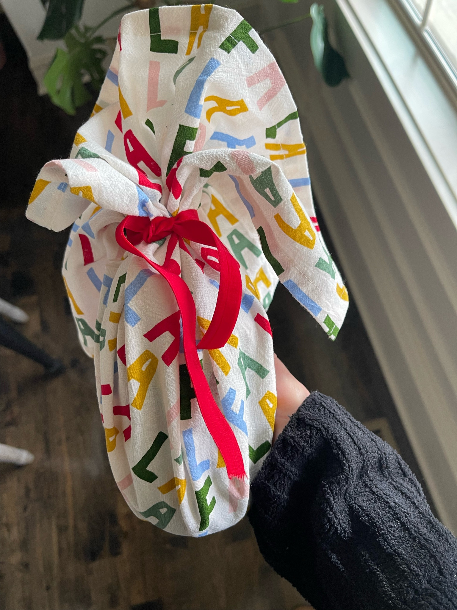 Gift under $10, easy gifting, practical gift, festive hand towel, oud soap

#LTKGiftGuide #LTKHoliday #LTKSeasonal