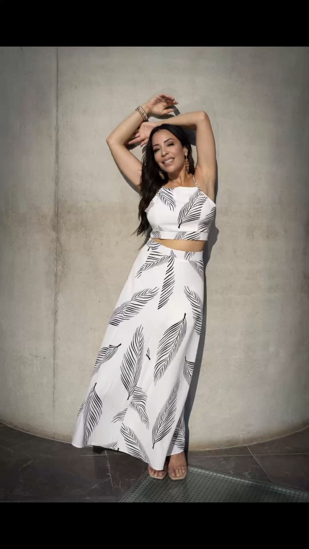 54 and feeling more like myself than ever. ✨ It’s taken time to realize that happiness isn’t about being perfect—it’s about being real. From decluttering my space to embracing my curves and wearing what makes me smile, I’m finally living for me. Life doesn’t stop at a certain age; it just gets better.
#thisis54 #lifeinstylebyliz #livelifeinstyle