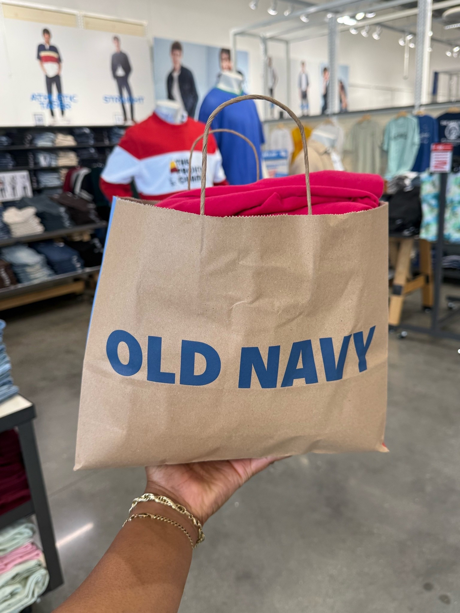 Old Navy is having a huge clearance right now! There are thousands of clothes & accessories under $10! I’m linking some of my favorites here. ￼

#LTKSaleAlert