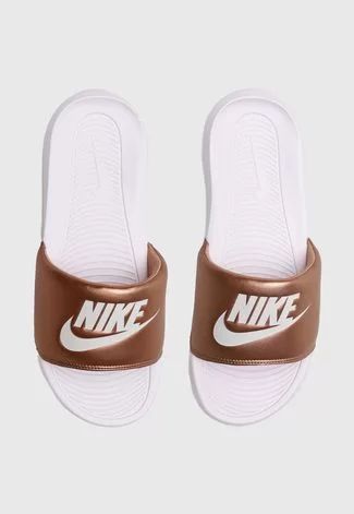 Chinelo Slide Nike Sportswear Victori One Bronze/Branco | Dafiti (BR)